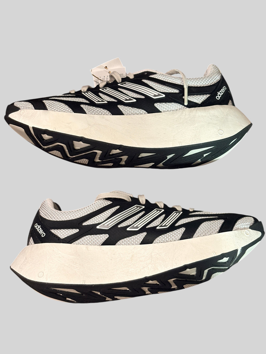 Baskets FASHION SC Adidas Adizero Aruku noires, blanches et grises avec semelle incurvée Swirlfoam épaisse