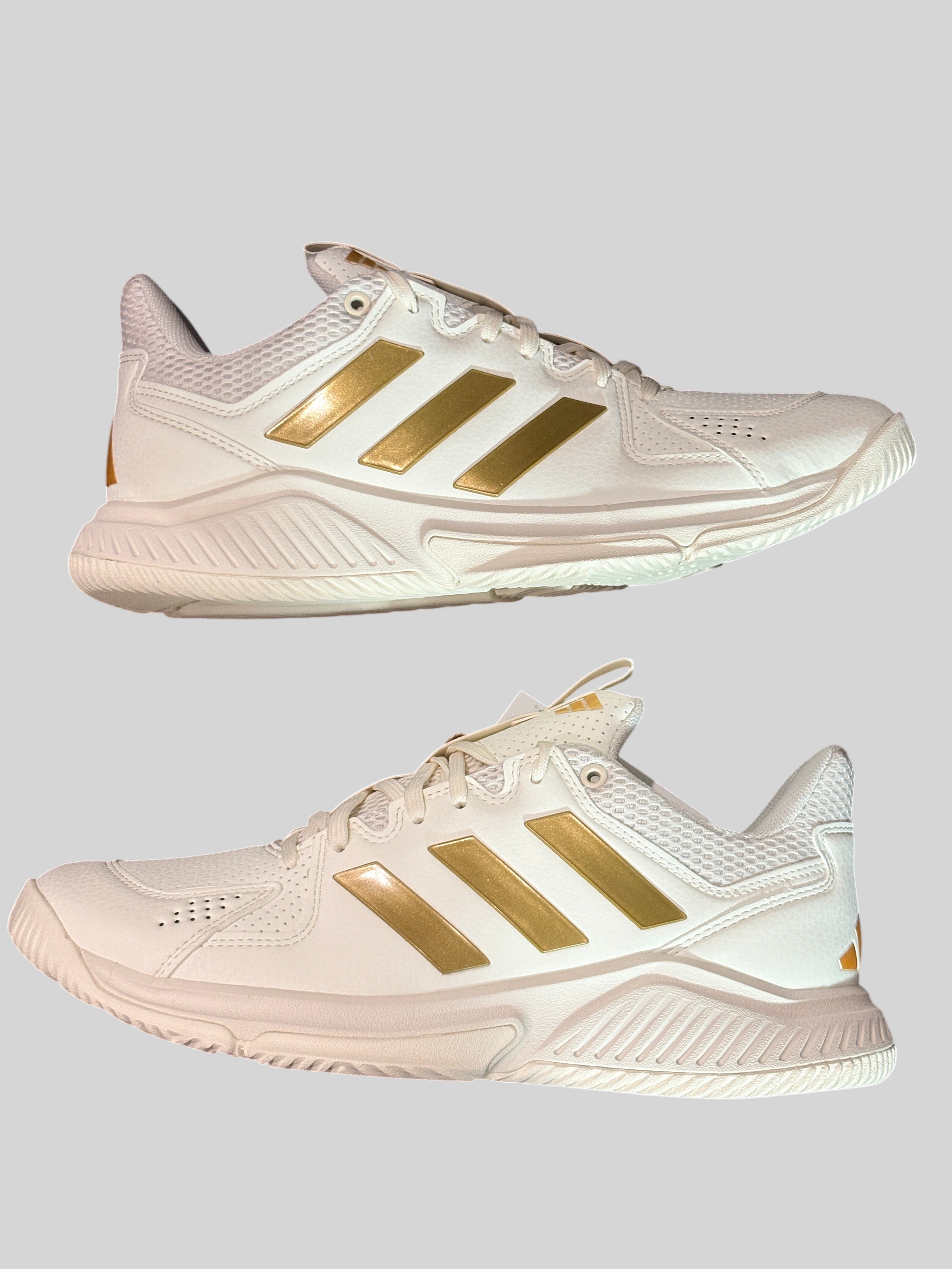 Chaussures de sport femme FASHION SC Adidas Court Flight blanc cassé et détails dorés avec amorti Bounce