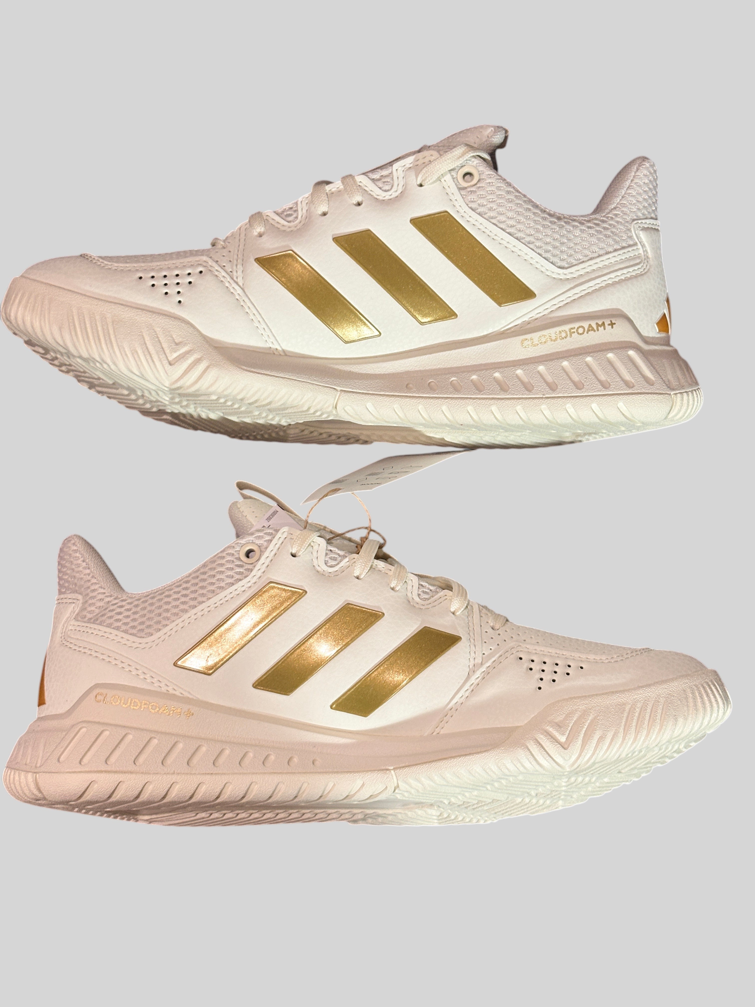 Chaussures de sport femme FASHION SC Adidas Court Flight blanc cassé avec bandes dorées et semelle amortissante