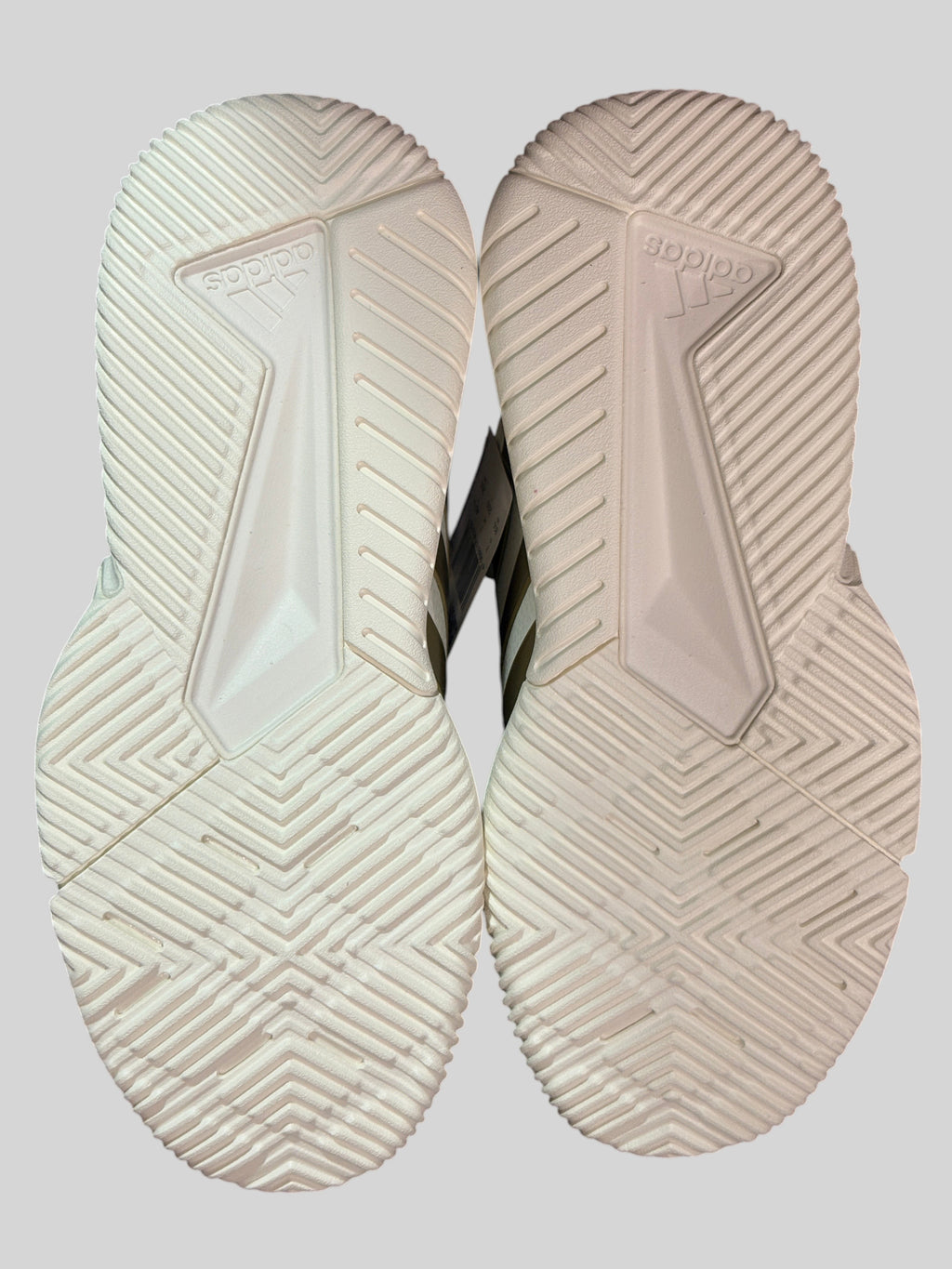Semelles en caoutchouc blanc cassé des chaussures de sport FASHION SC Adidas Court Flight avec motif antidérapant