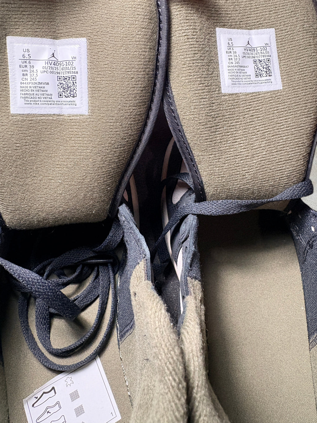 Etiquettes de taille intérieures des baskets FASHION SC Air Jordan 1 Mid SE en vert olive et noir