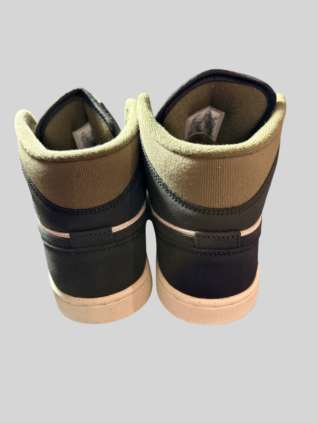 Vue arrière des baskets FASHION SC Air Jordan 1 Mid SE en cuir marron, vert olive et noir avec col en toile texturée