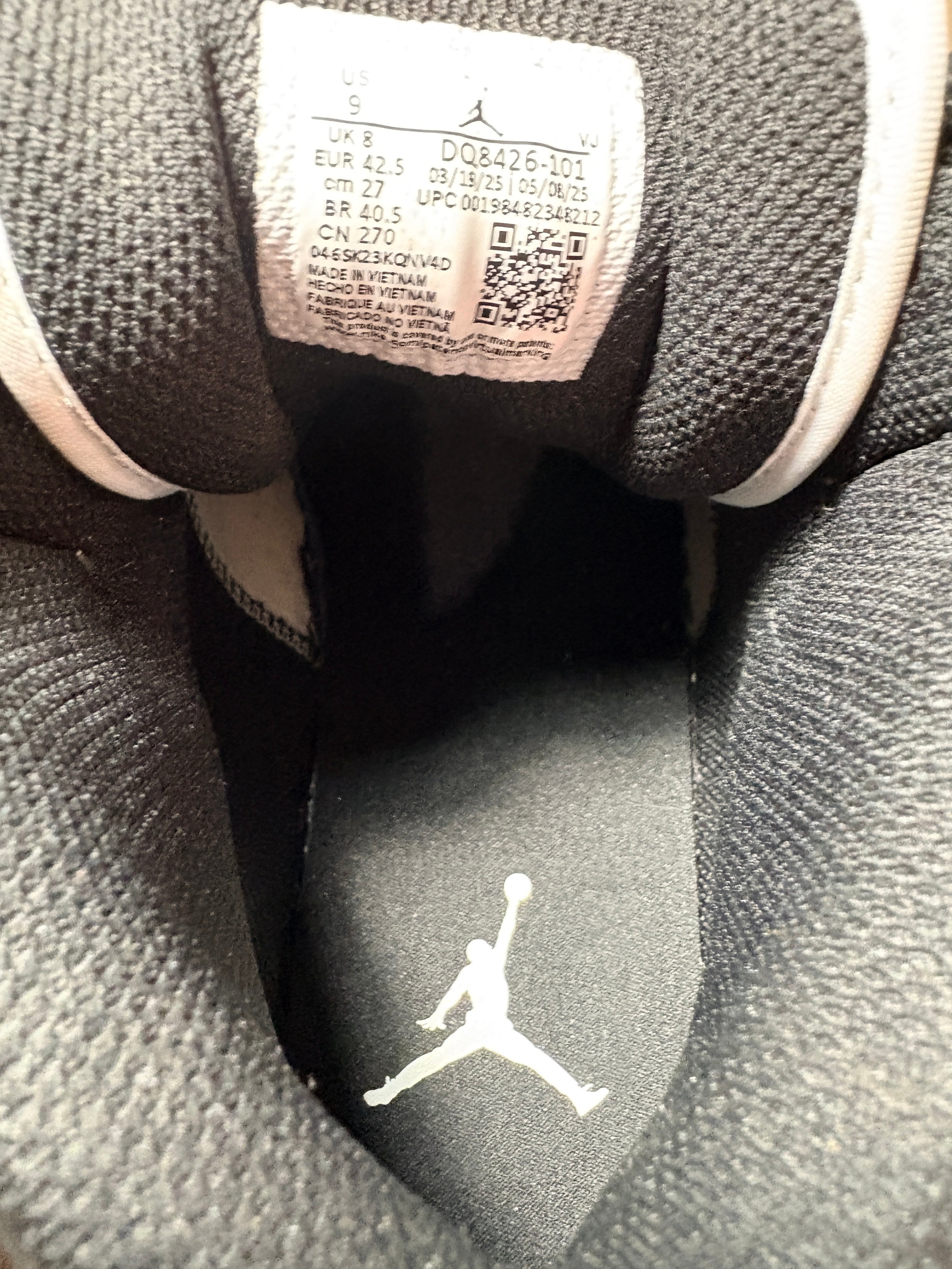 Étiquette intérieure et semelle intérieure avec logo Jumpman d'une basket FASHION SC Air Jordan 1 Mid Barons neuve