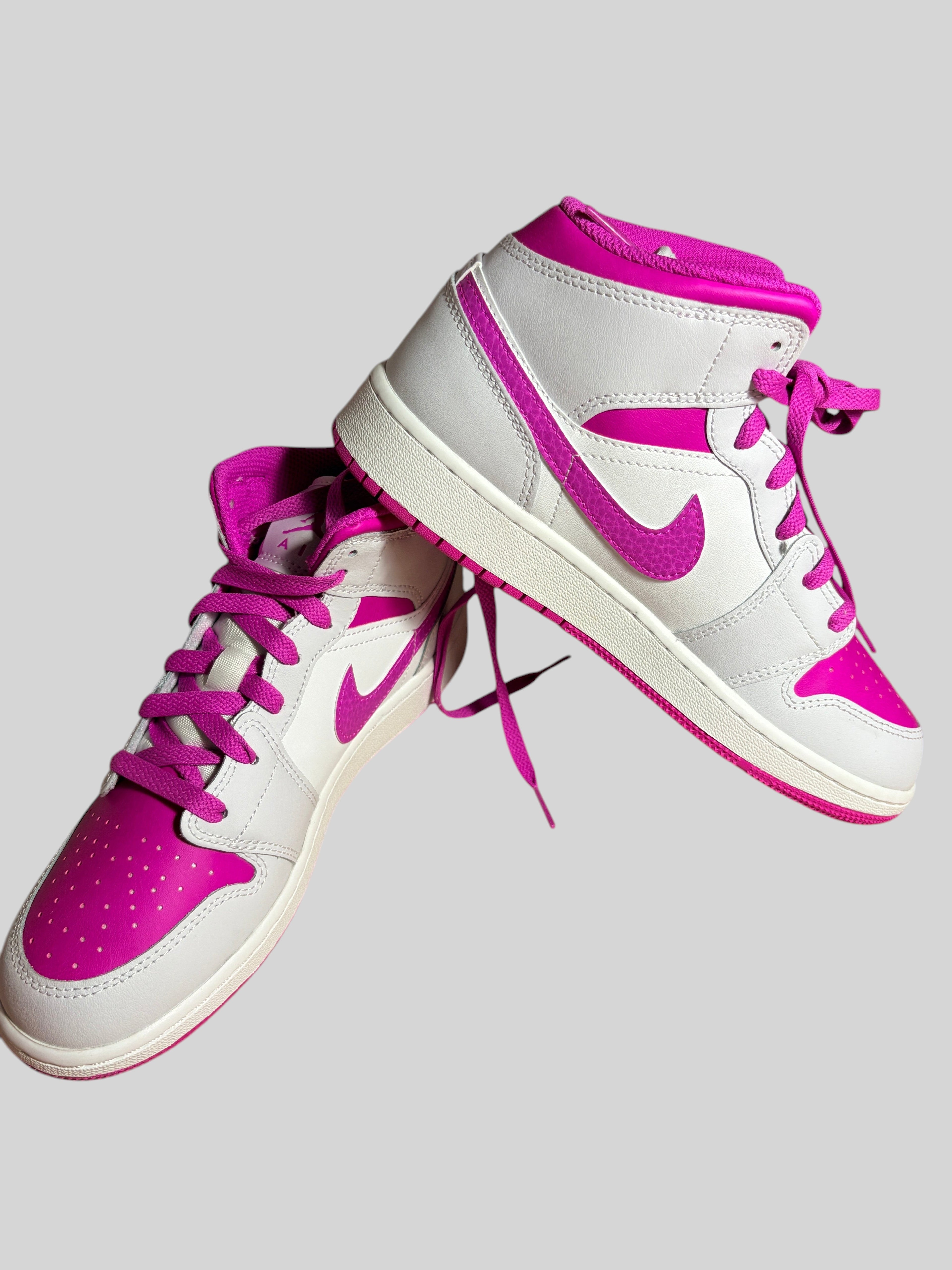 Baskets FASHION SC Air Jordan 1 Mid GS en cuir blanc et rose vif avec lacets assortis