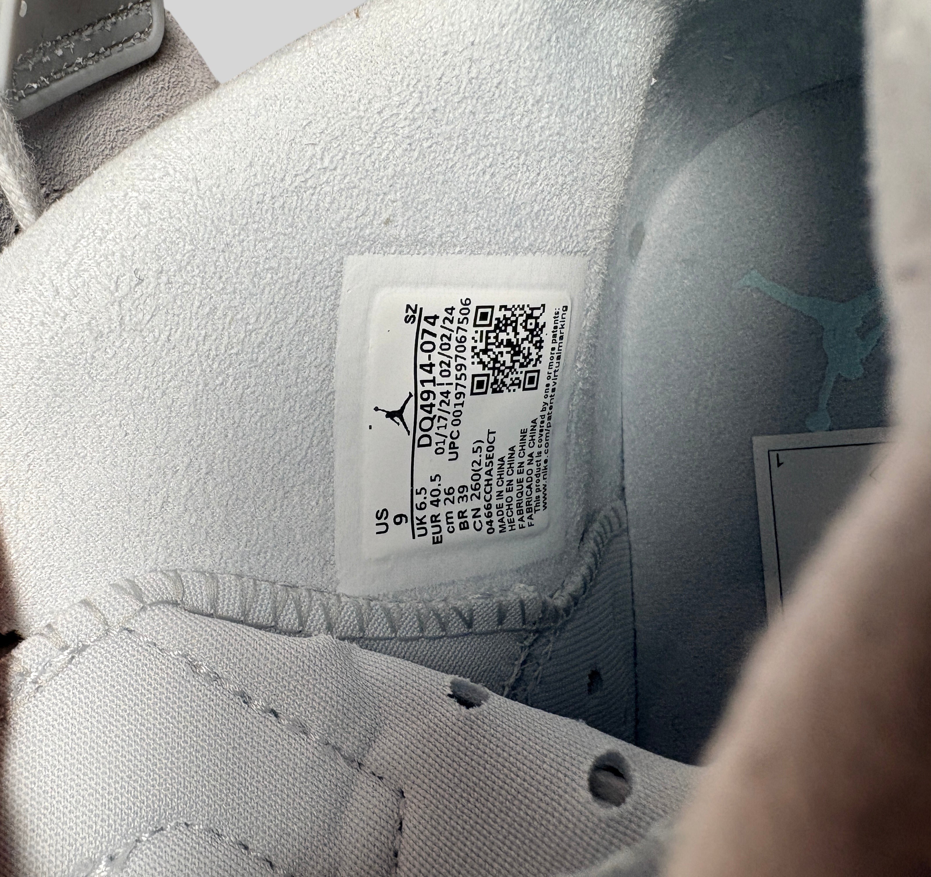 Étiquette de pointure intérieure d'une basket FASHION SC Air Jordan 6 Retro Craft Pearl avec détails techniques