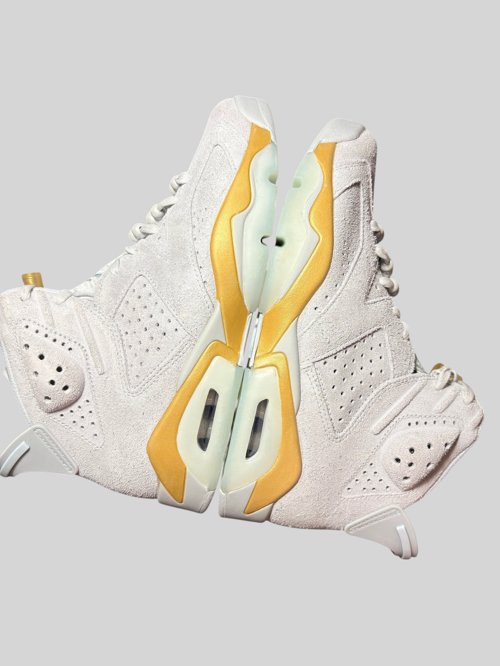 Baskets FASHION SC Air Jordan 6 Retro Craft Pearl Paris Olympics en cuir gris platine avec détails dorés