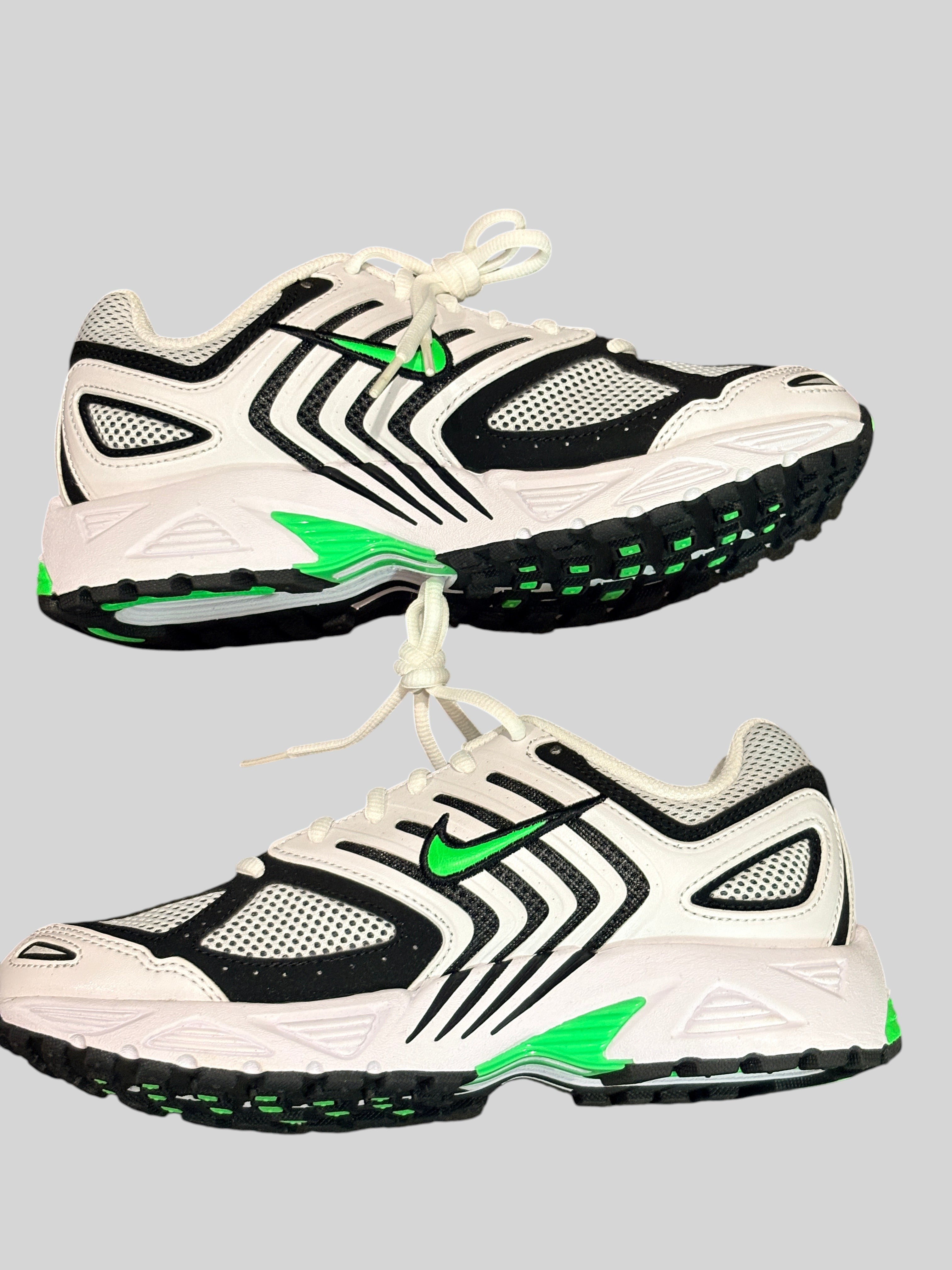 Baskets FASHION SC Nike Air Max blanches, noires et vert fluo avec détails en mesh et semelle sportive