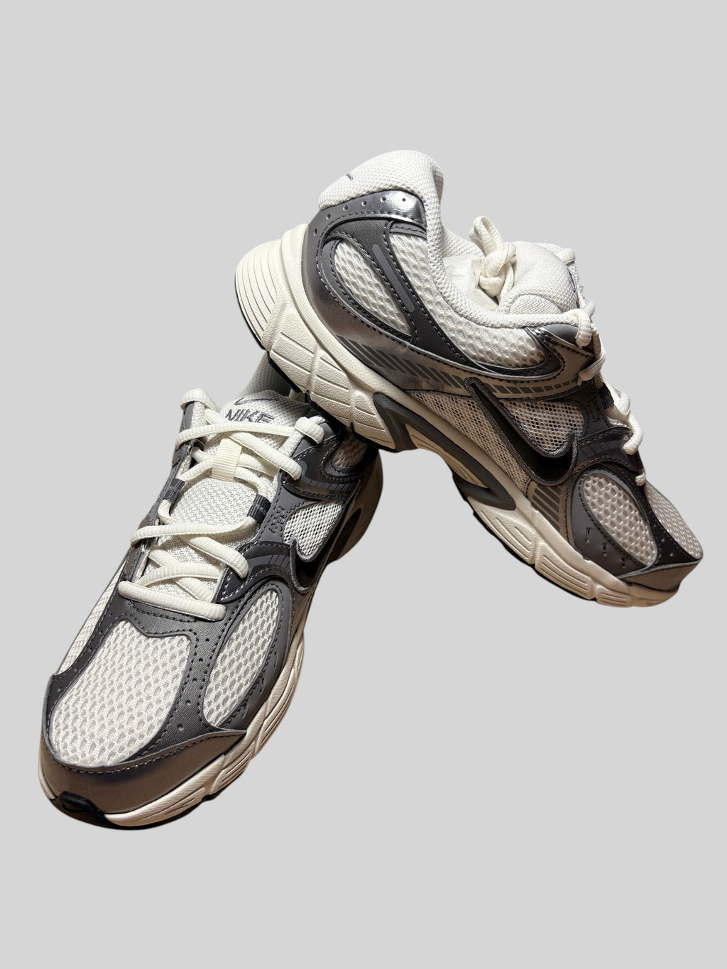 Baskets FASHION SC Nike V5 RNR grises en mesh et synthétique au style rétro Y2K pour un look streetwear