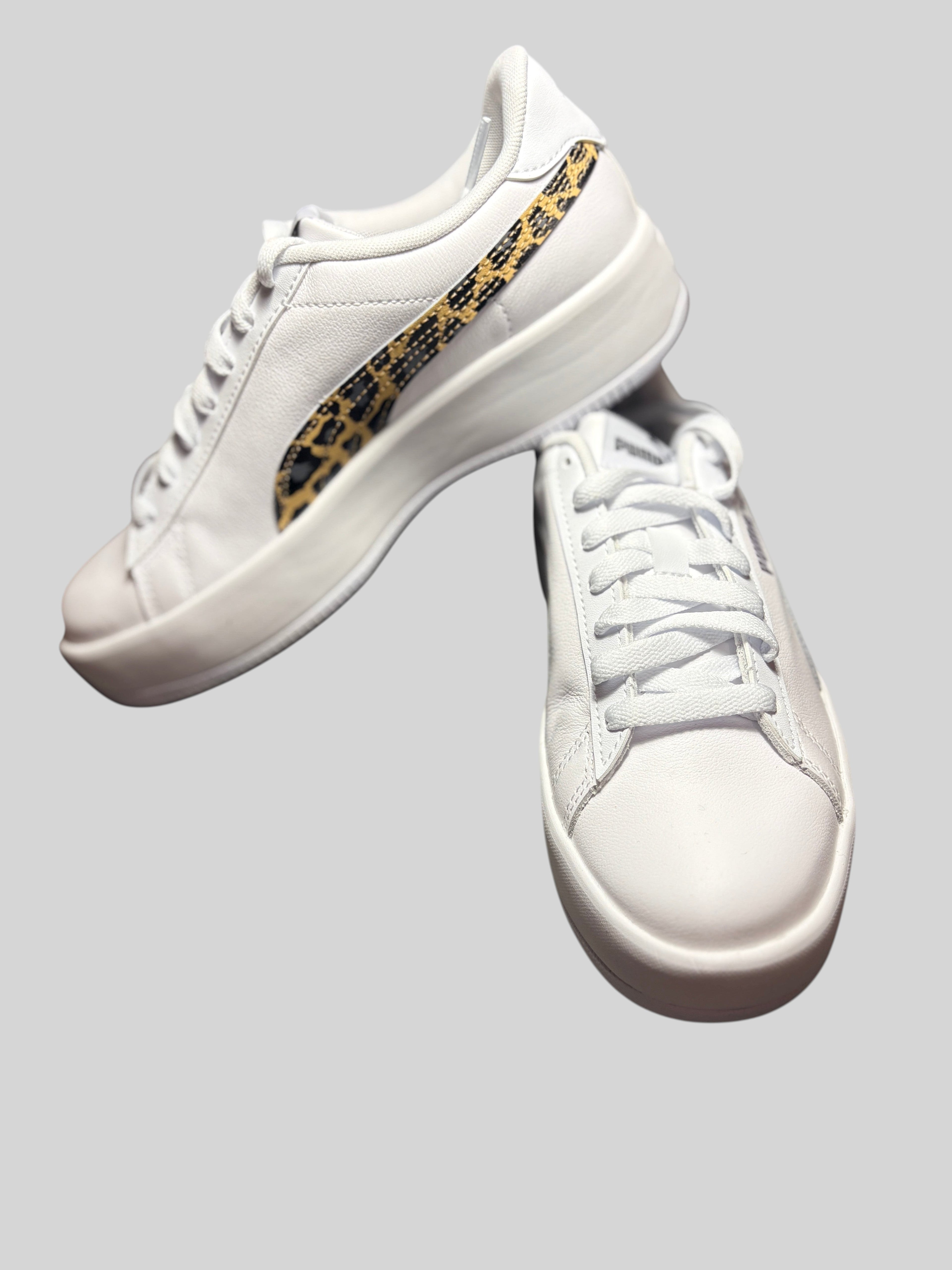 Baskets FASHION SC Puma Lily Platform Leo en cuir blanc avec bande Formstrip à motif léopard et semelle compensée