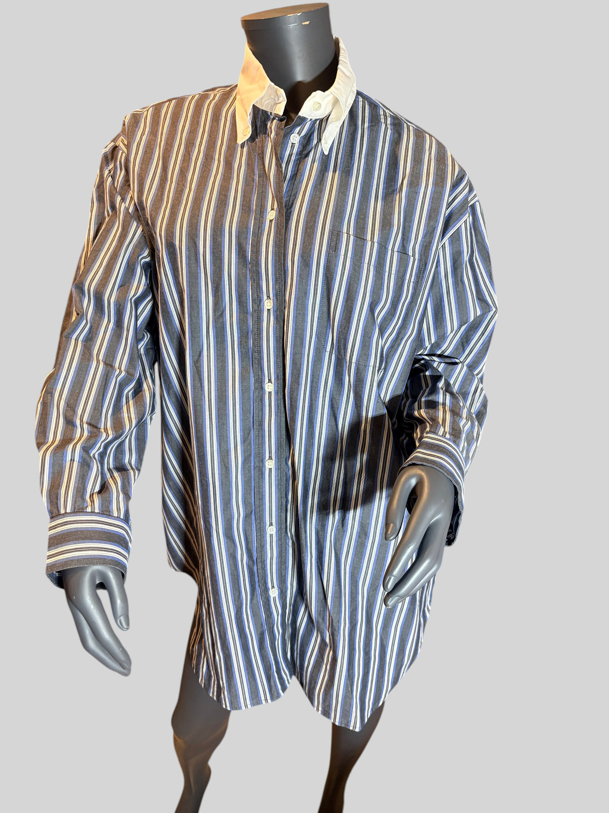 Chemise oversize FASHION SC Sandro en popeline de coton rayée bleu, anthracite et blanc avec col contrastant