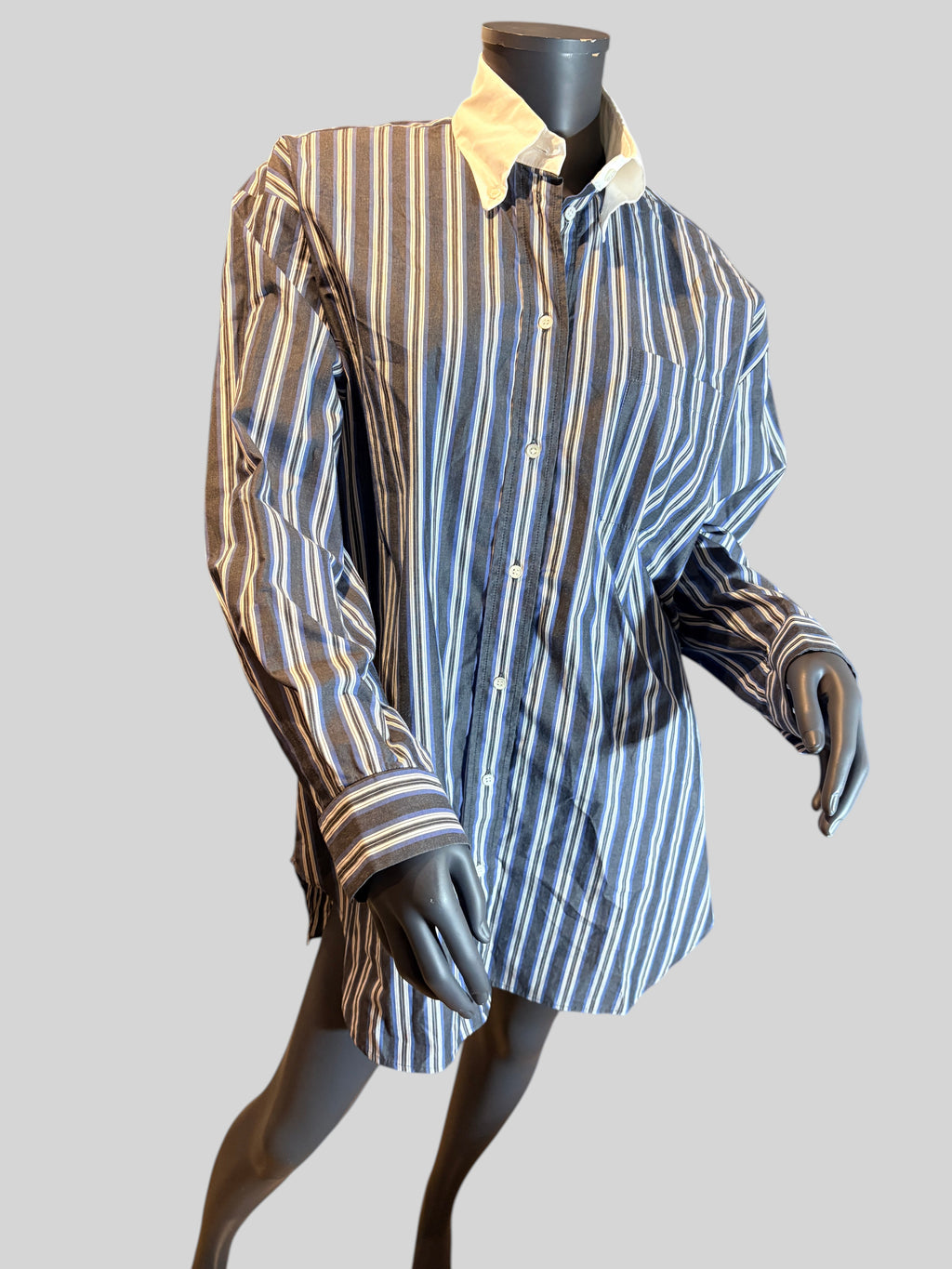 Chemise oversize FASHION SC Sandro en popeline de coton rayée bleu, anthracite et blanc avec col contrastant