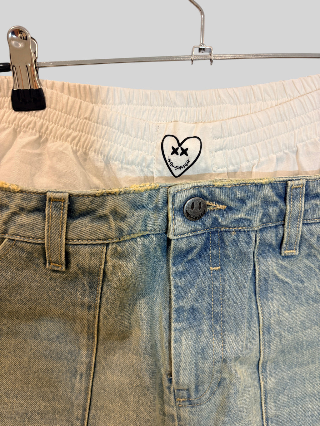 Pantalon FASHION SC Eleven Paris Nouni bleu délavé avec double taille élastique blanche et logo cœur brodé