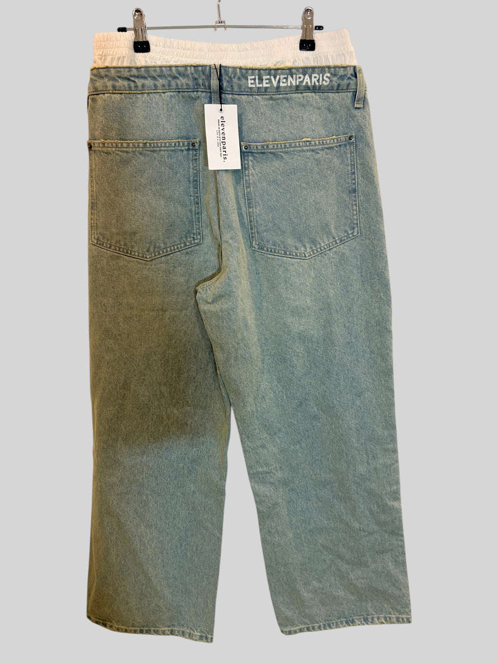 Pantalon FASHION SC Eleven Paris Nouni bleu délavé clair avec double taille élastique blanche et broderie au dos