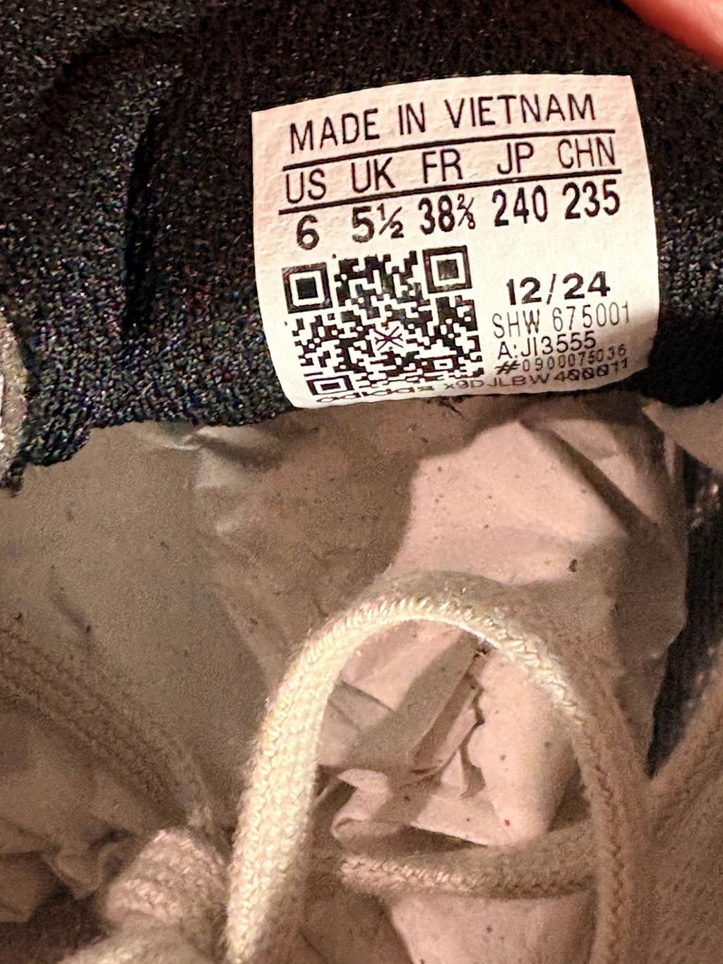 Étiquette de taille intérieure FASHION SC pour baskets Adidas Adizero Aruku avec code QR et détails de fabrication