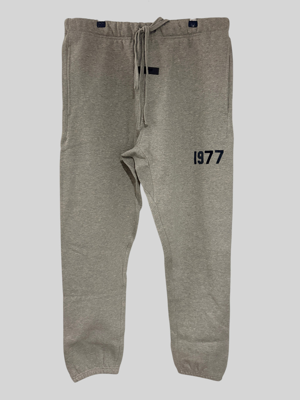 Pantalon de jogging FASHION SC Fear of God ESSENTIALS 1977 en molleton gris beige Dark Oatmeal avec cordon