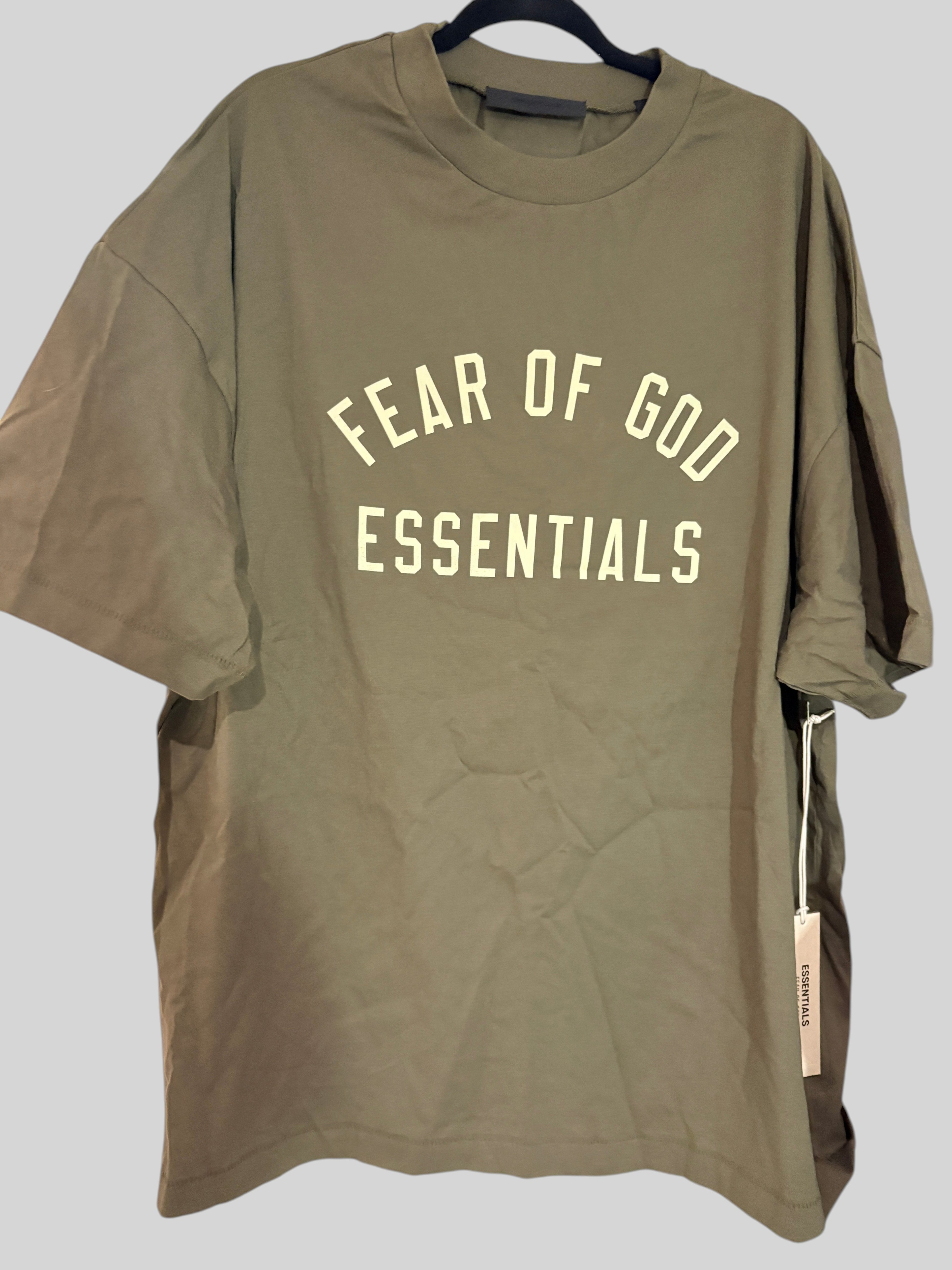 T-shirt FASHION SC Fear of God ESSENTIALS kaki en jersey de coton avec logo imprimé et coupe oversize