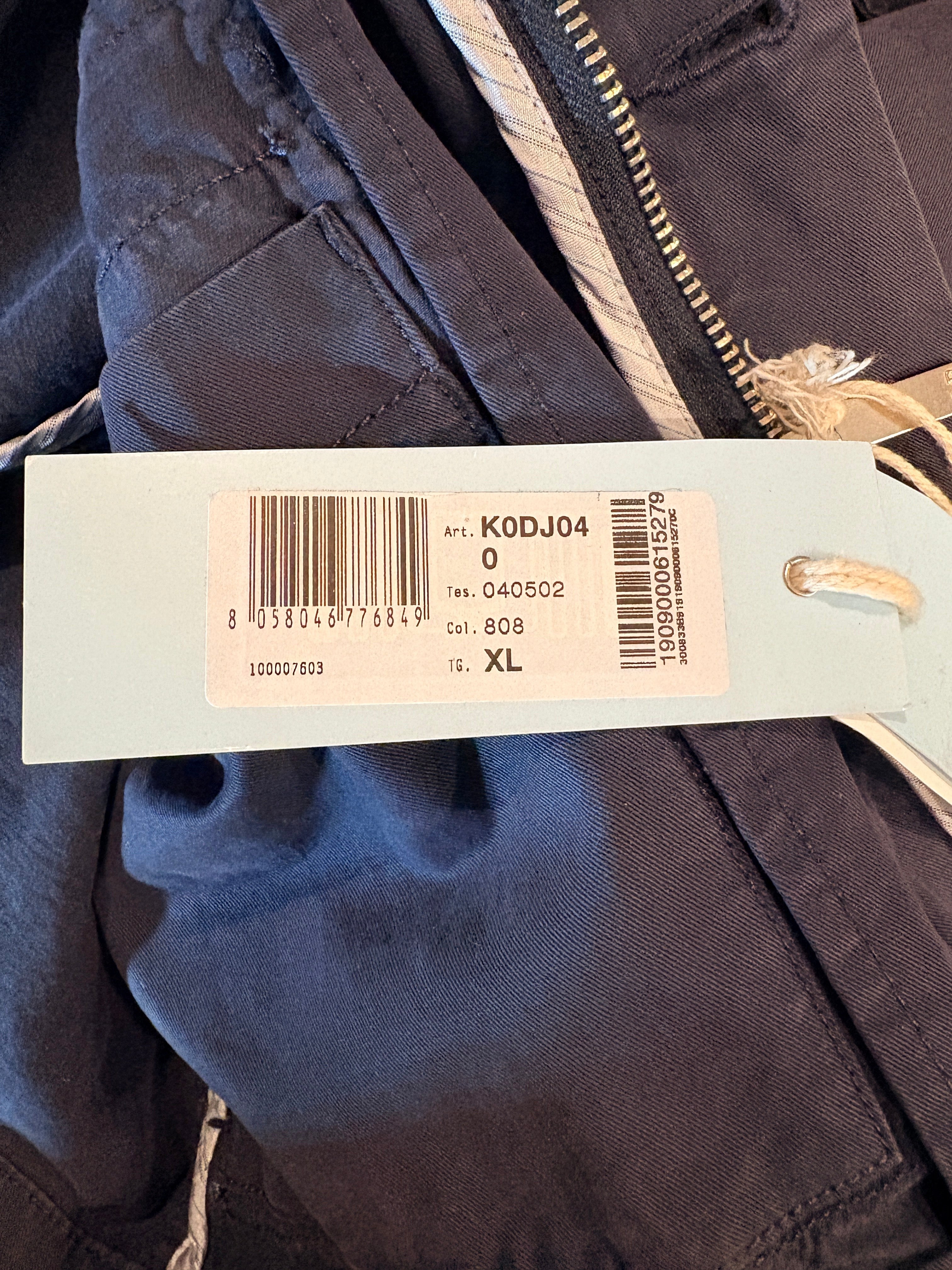 Étiquette de prix et référence produit pour veste Harmont & Blaine Jeans taille XL chez FASHION SC