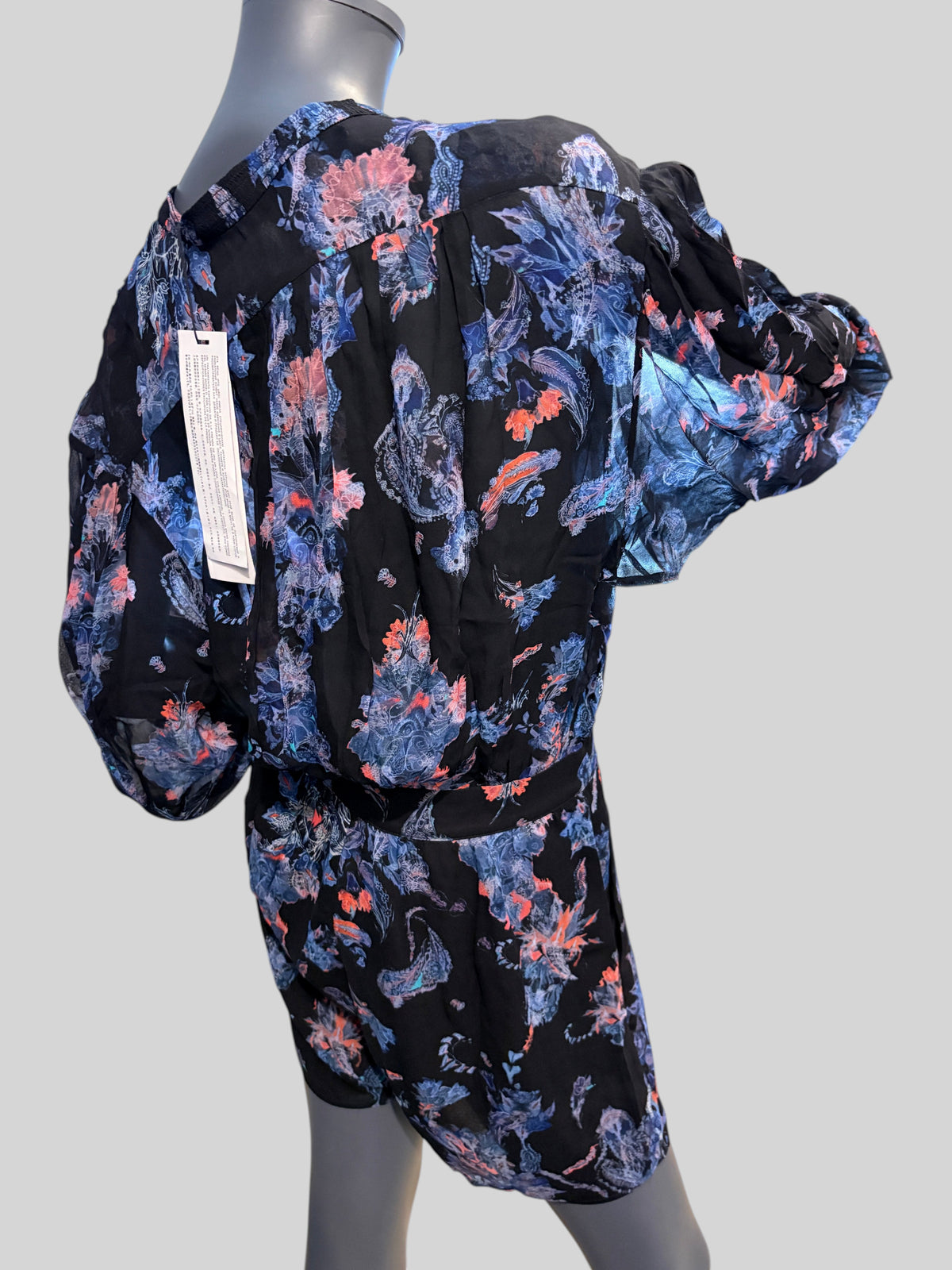 Combinaison-short FASHION SC IRO Primrose noire à imprimé floral bleu et corail, manches longues et taille marquée