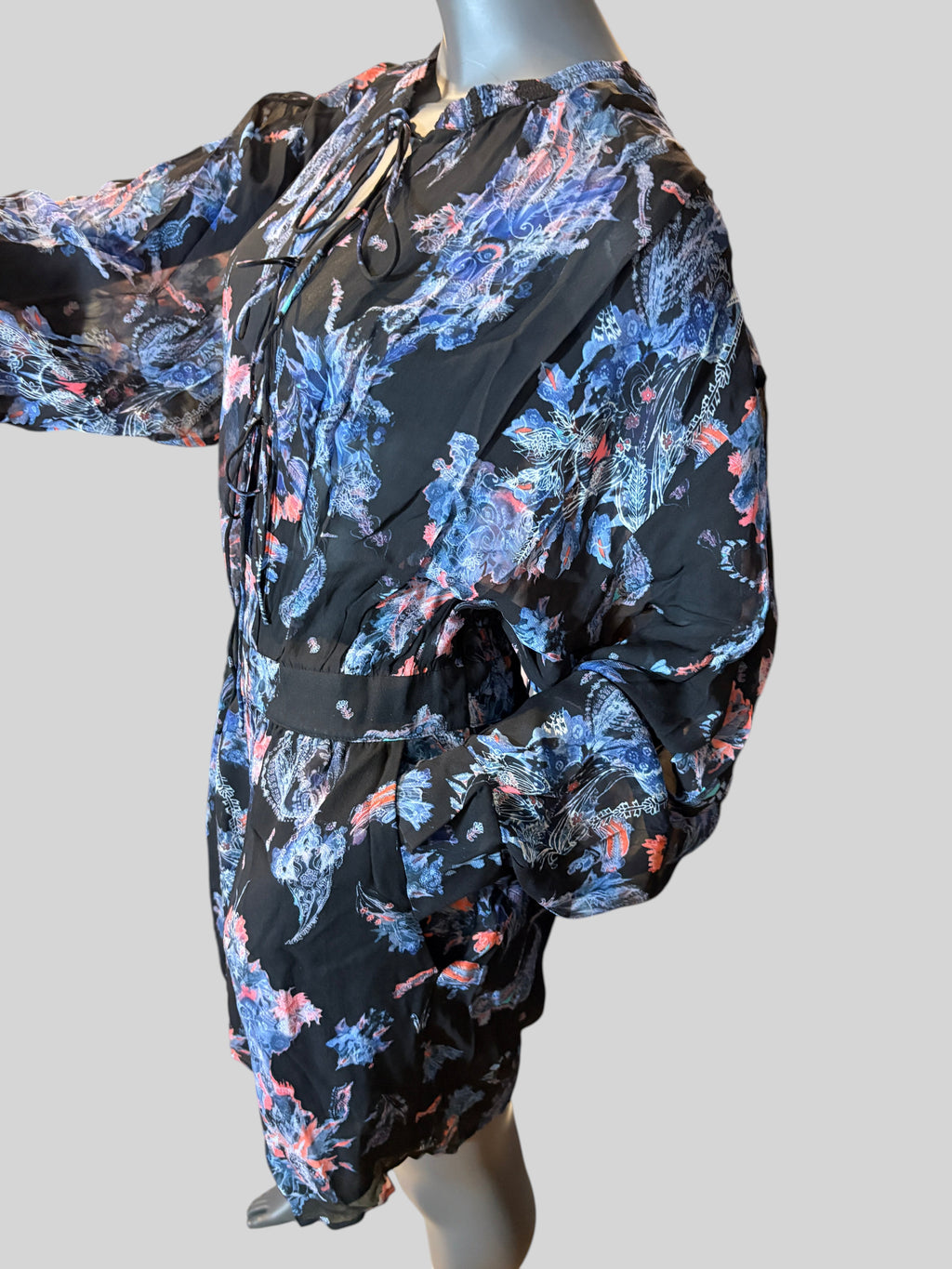 Combinaison-short FASHION SC IRO Primrose en viscose noire à imprimé floral bleu et corail avec manches longues
