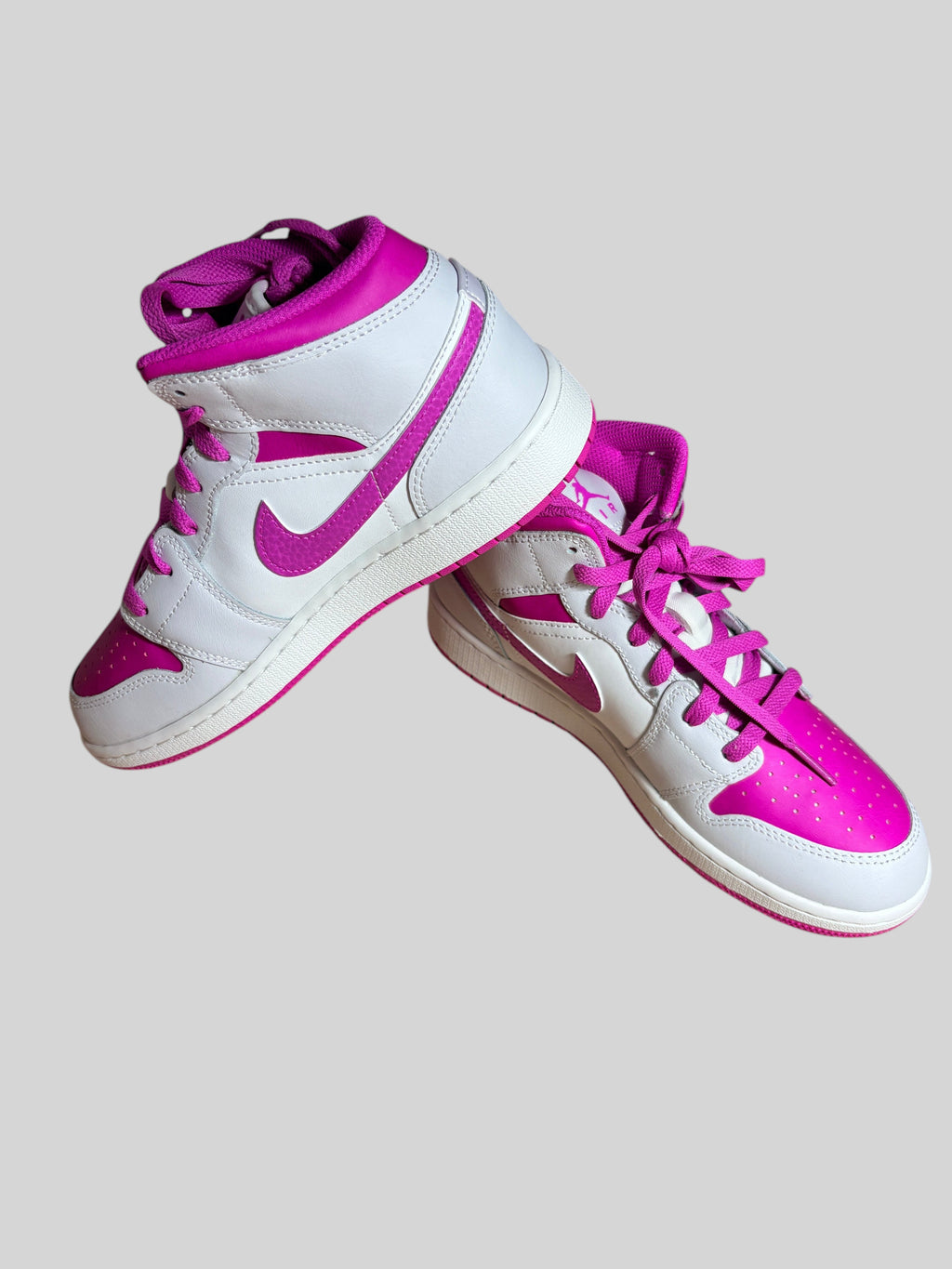 Baskets FASHION SC Jordan Air Jordan 1 Mid GS en cuir blanc et rose vif avec lacets assortis