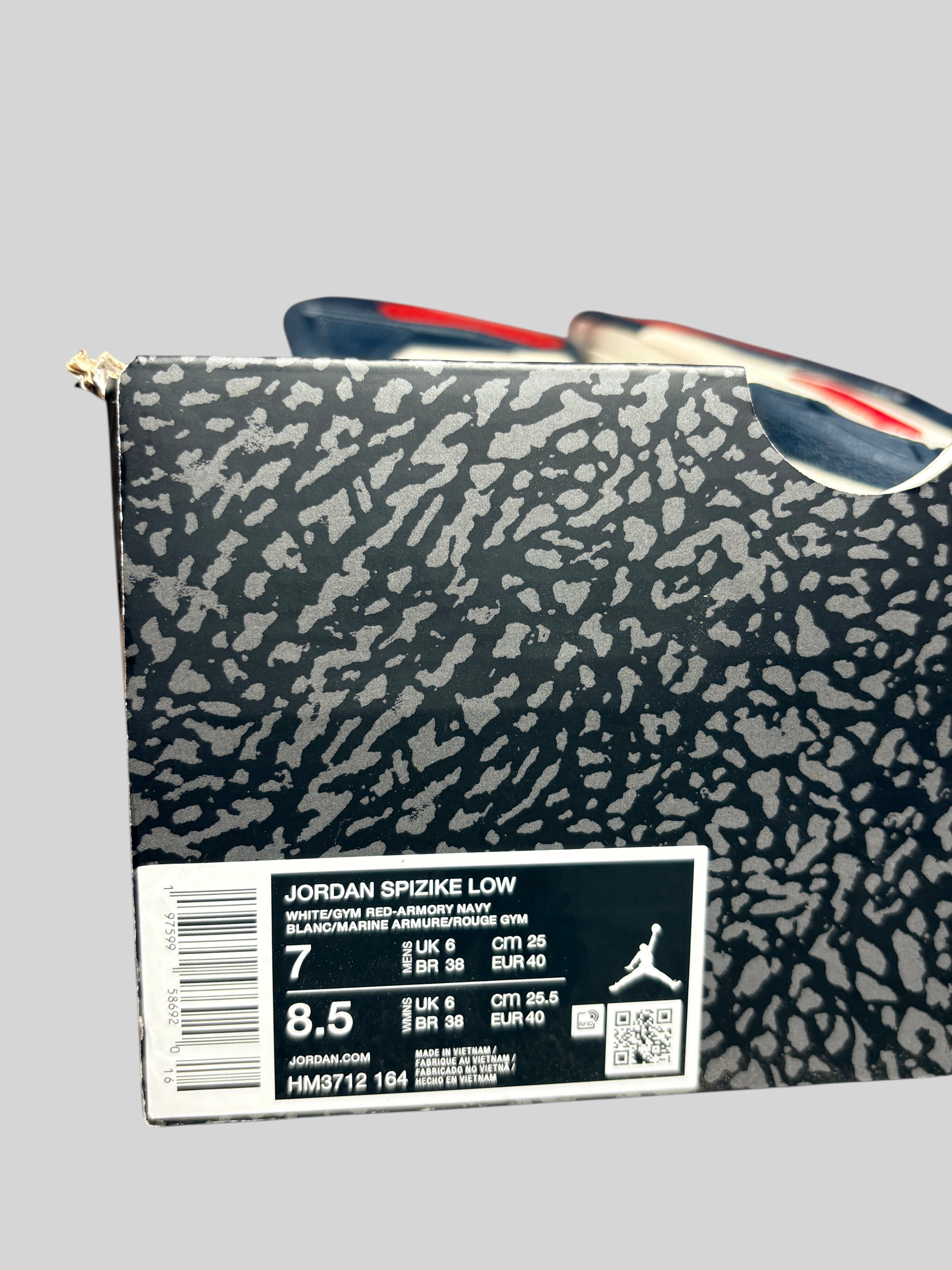 Boîte de chaussures FASHION SC Jordan Spizike Low avec étiquette descriptive et motif elephant print emblématique