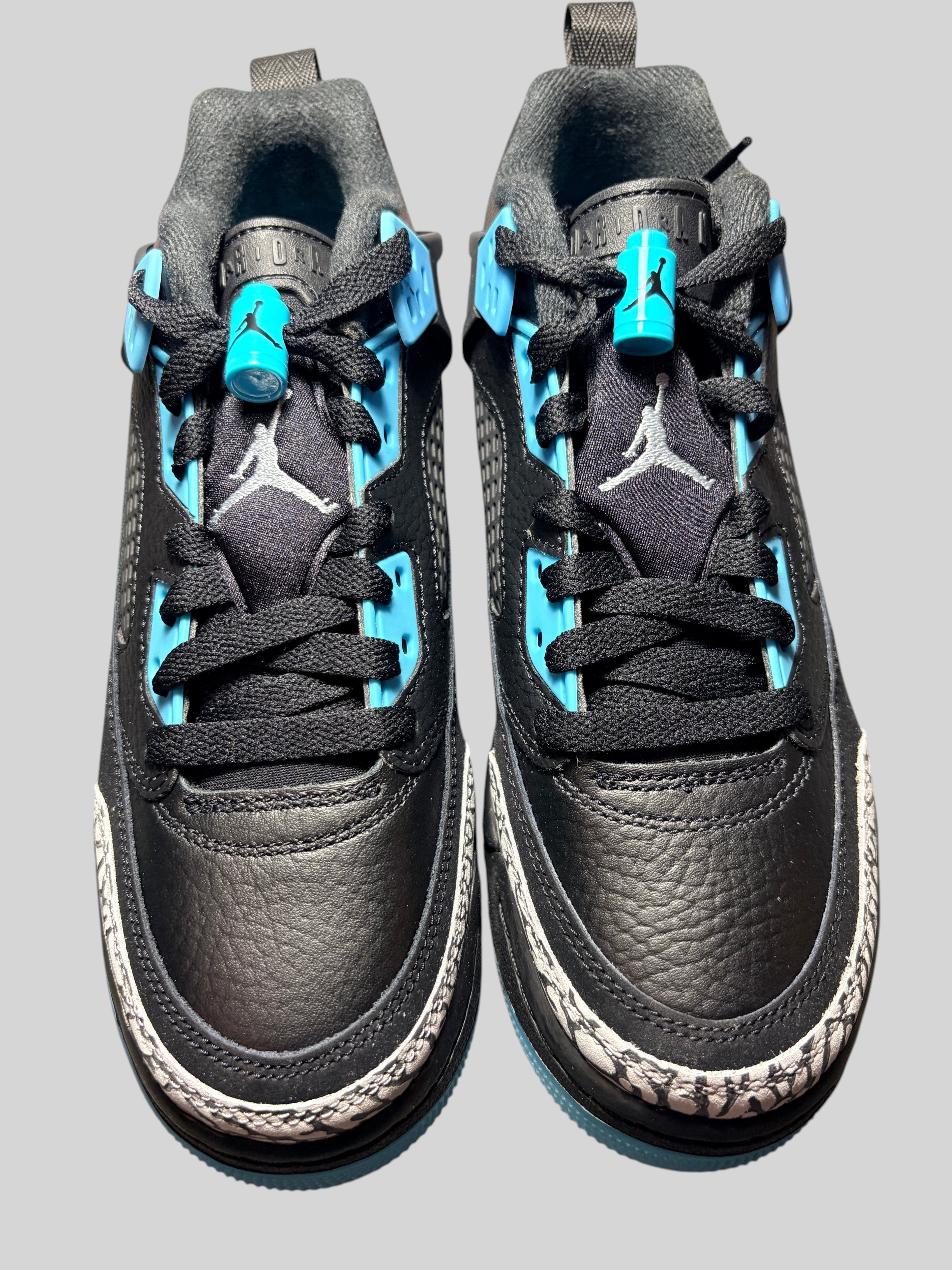 Baskets FASHION SC Jordan Spizike Low GS noires avec détails bleu Gamma et gris Wolf Grey en cuir et textile