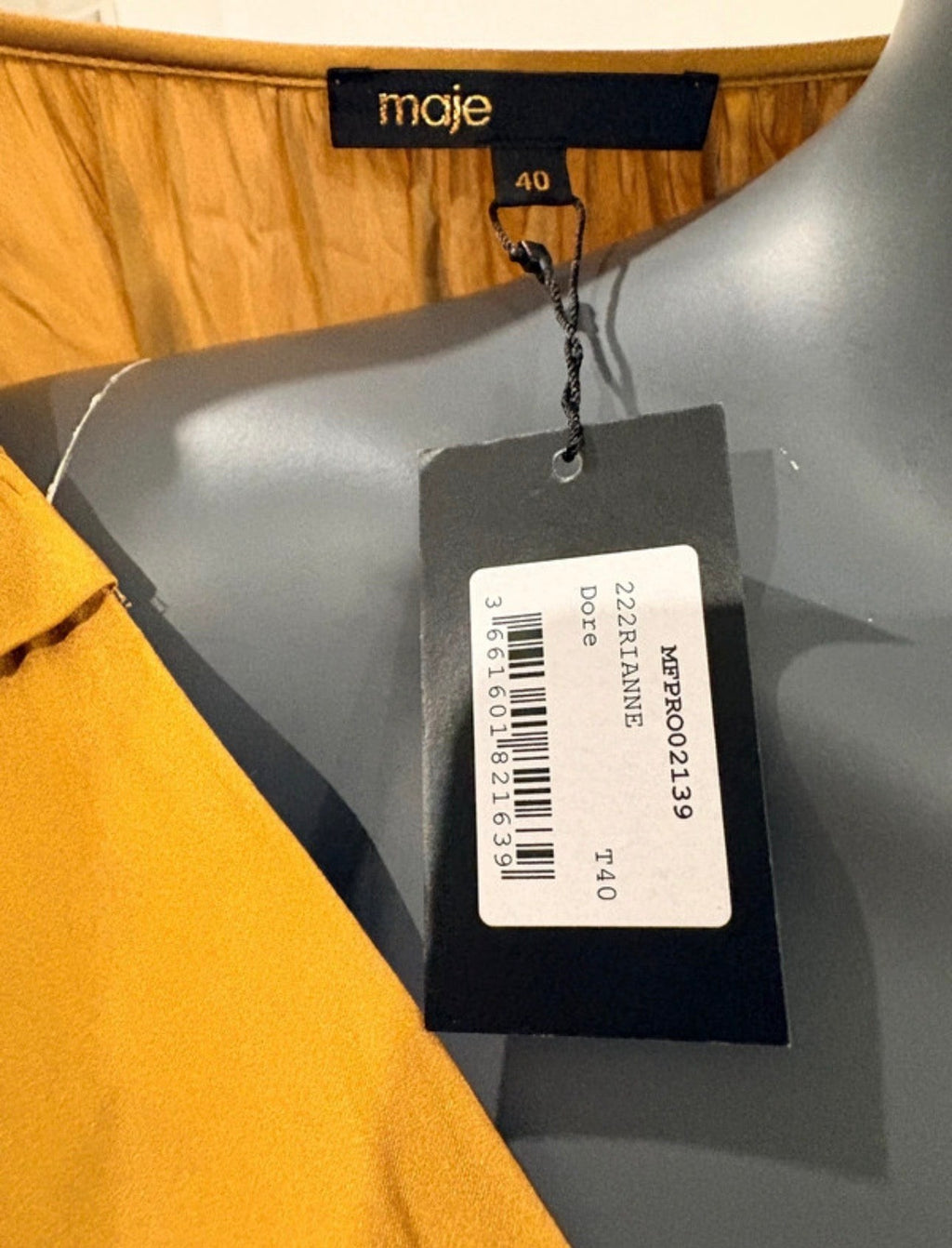 Étiquette de prix FASHION SC pour robe Maje Rianne dorée taille 40 avec code-barres et détails du modèle