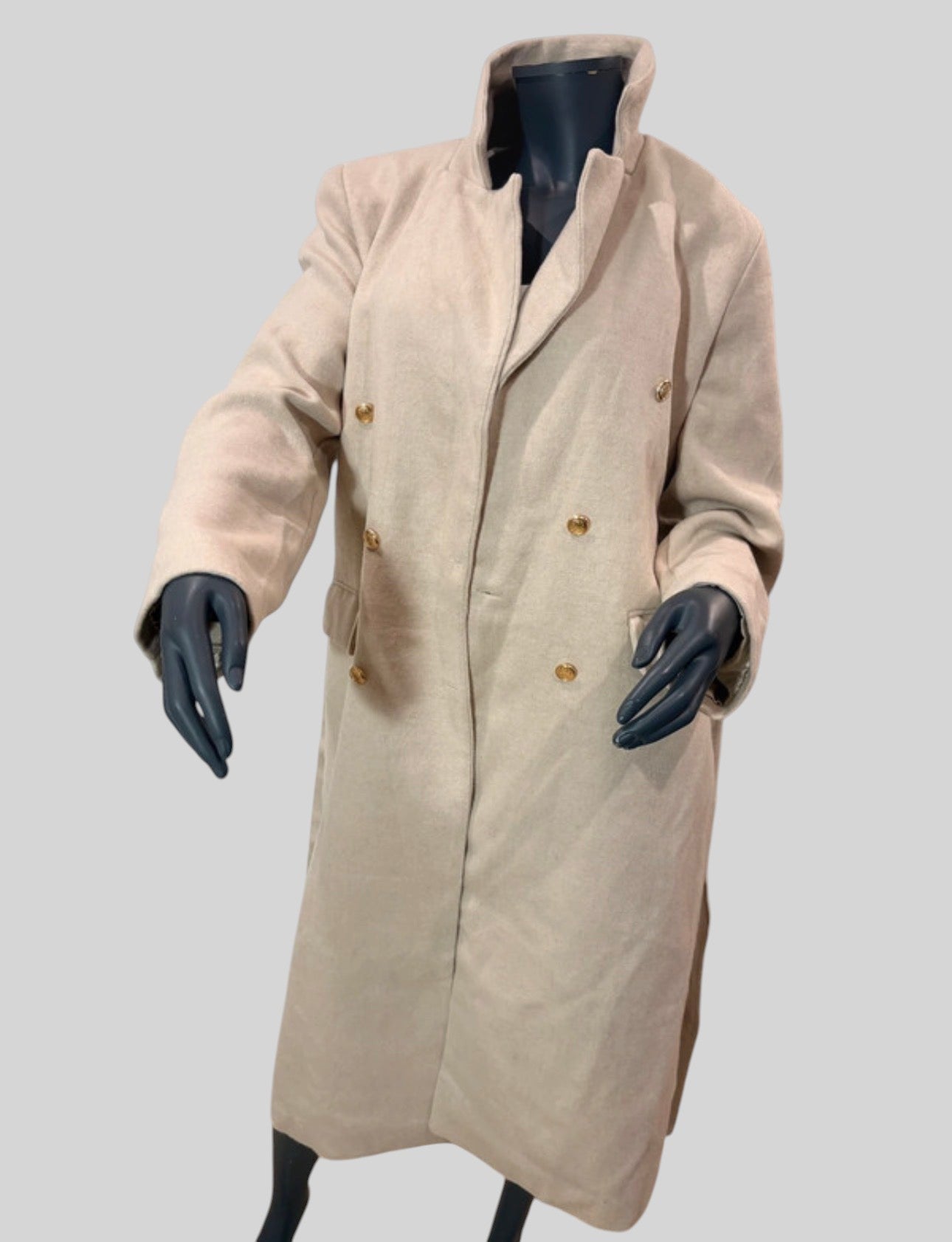 Manteau long beige FASHION SC Trendyol avec boutons dorés et ceinture, coupe structurée en mélange de laine