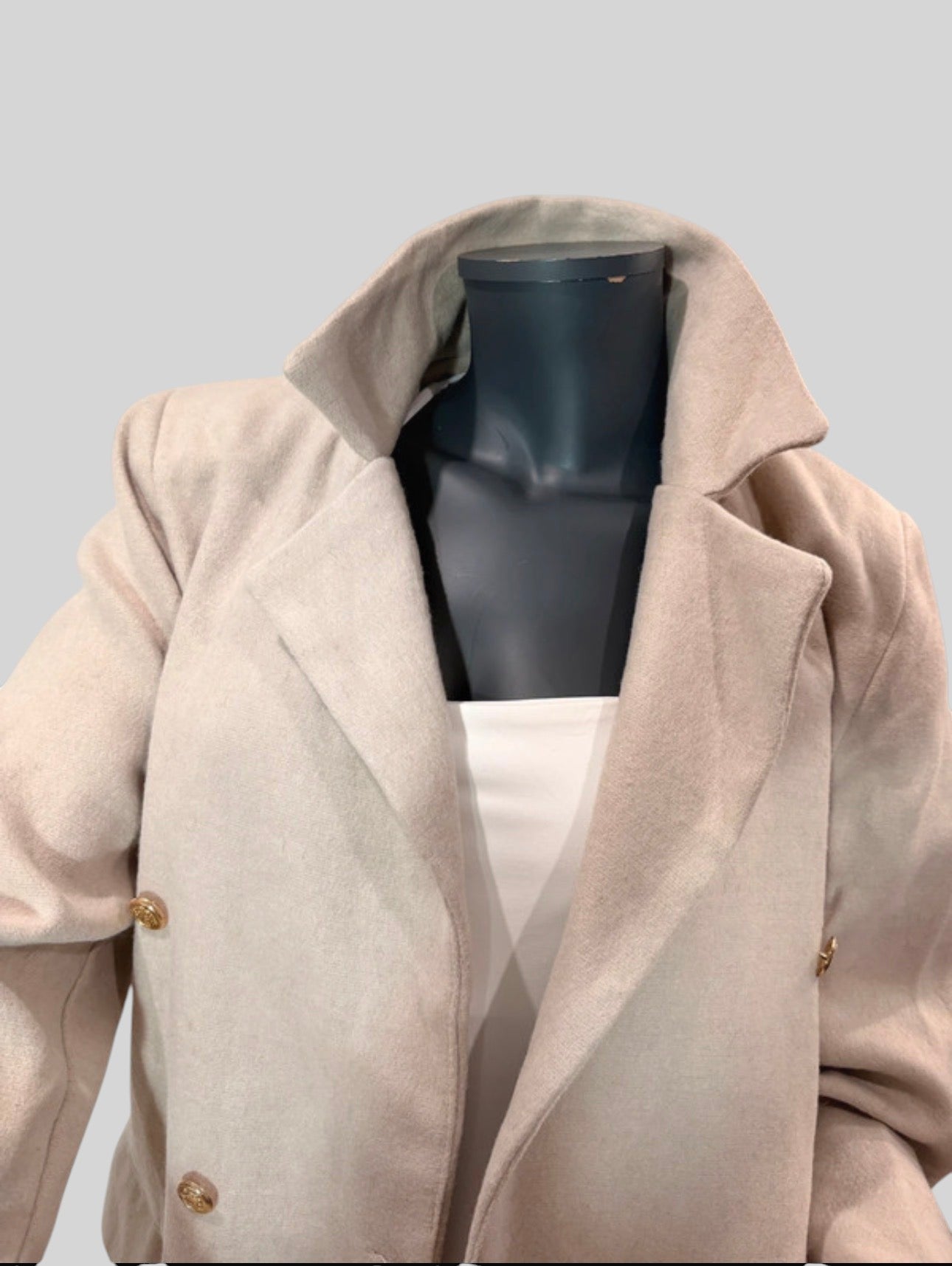 Manteau long beige FASHION SC Trendyol avec col à revers et boutons dorés, coupe élégante en mélange de laine