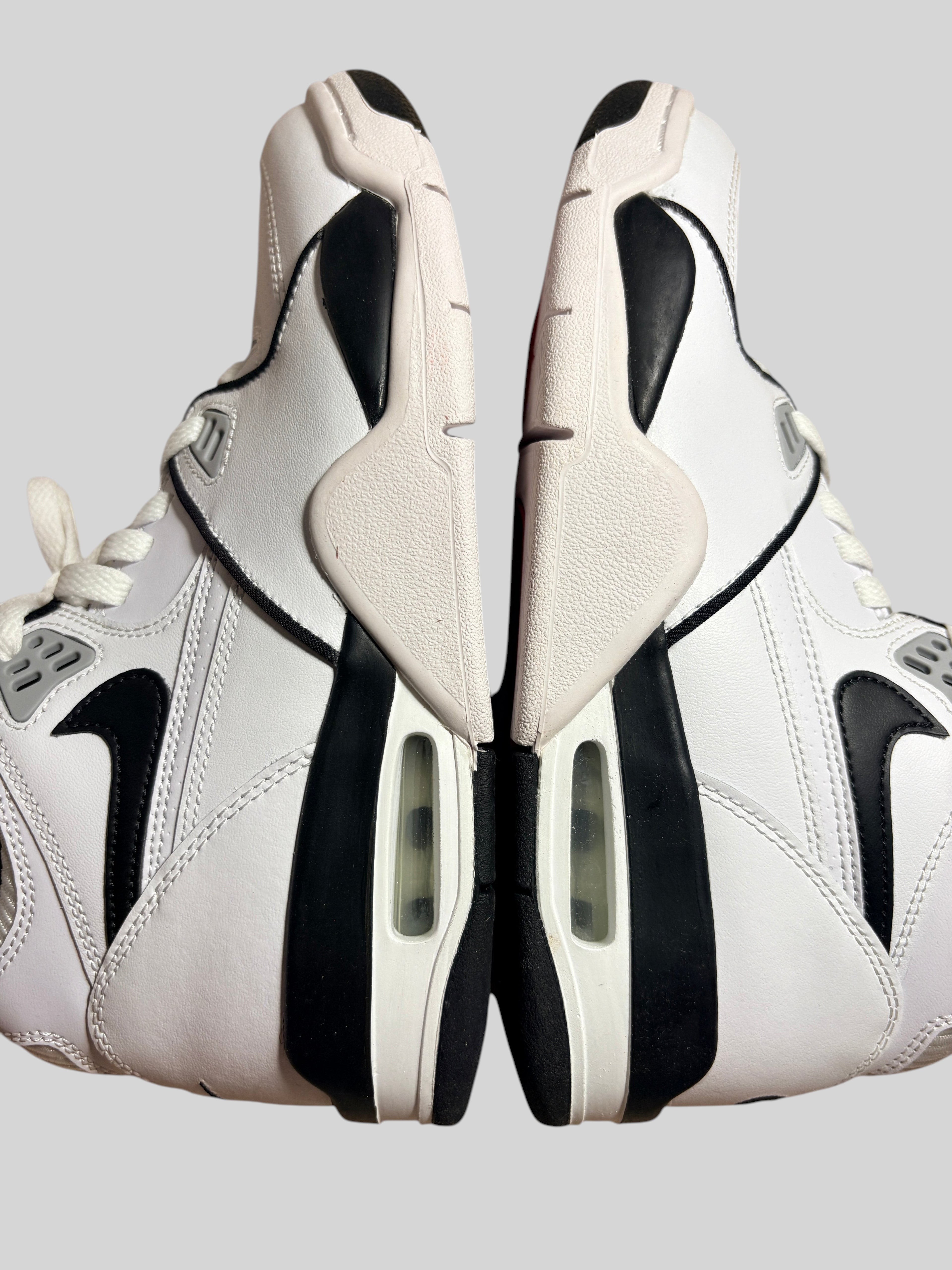 Baskets FASHION SC Nike Air Flight 89 GS en cuir blanc avec détails noirs et gris loup et unité Air visible