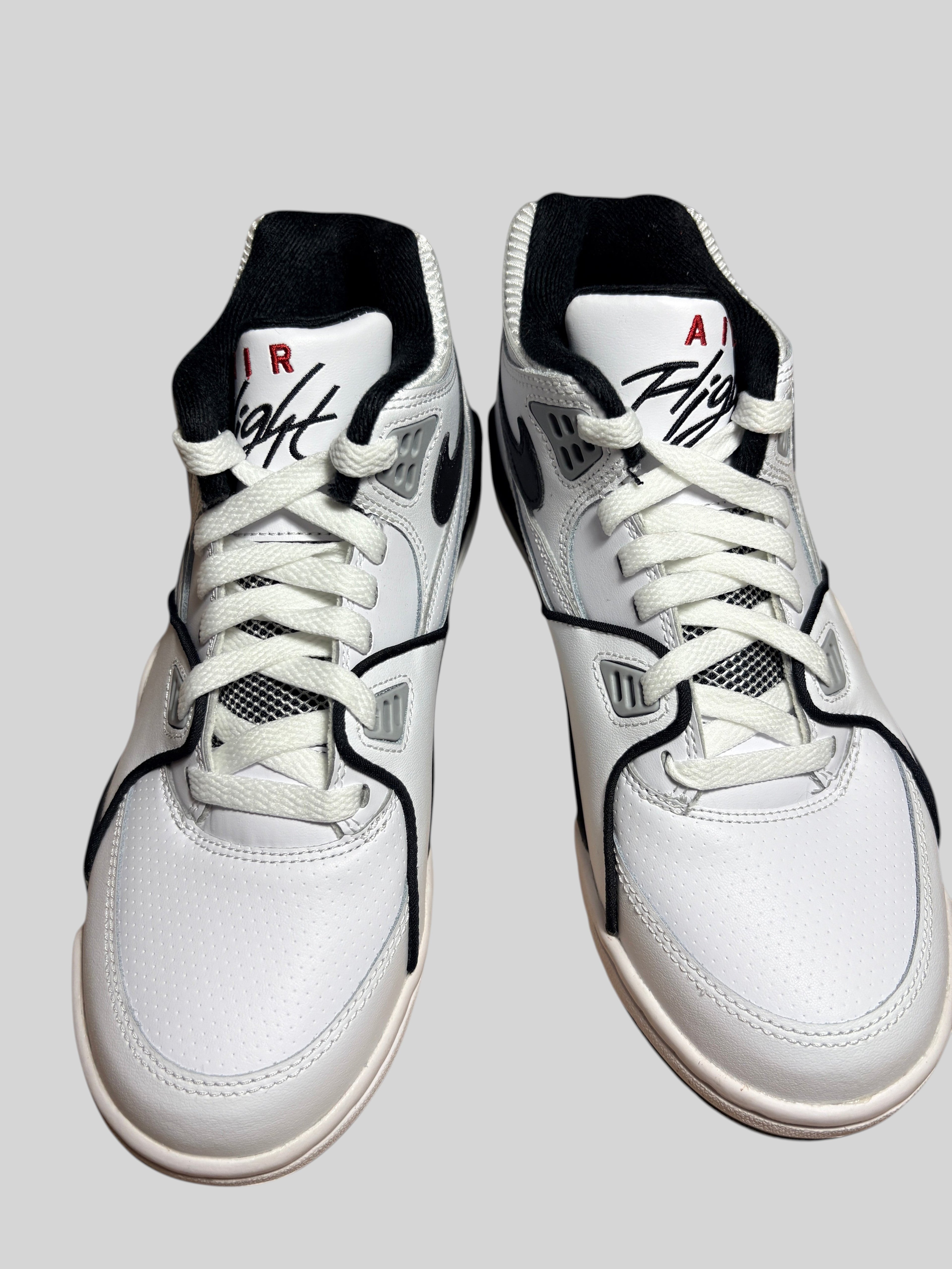 Baskets FASHION SC Nike Air Flight 89 GS en cuir blanc avec détails gris loup et noirs, style basketball rétro.