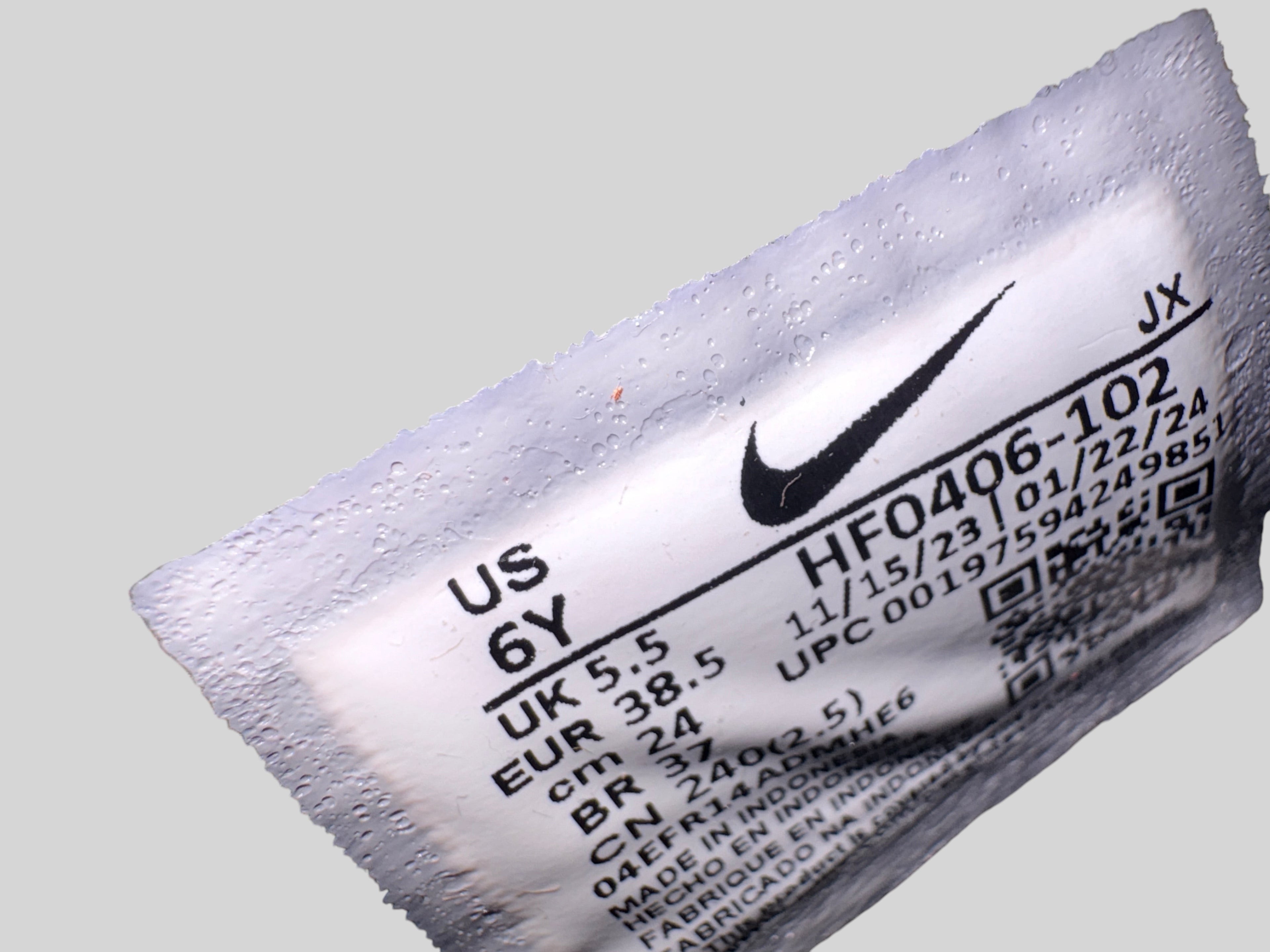 Etiquette de taille FASHION SC pour Nike Air Flight 89 GS montrant les informations de pointure et le code SKU