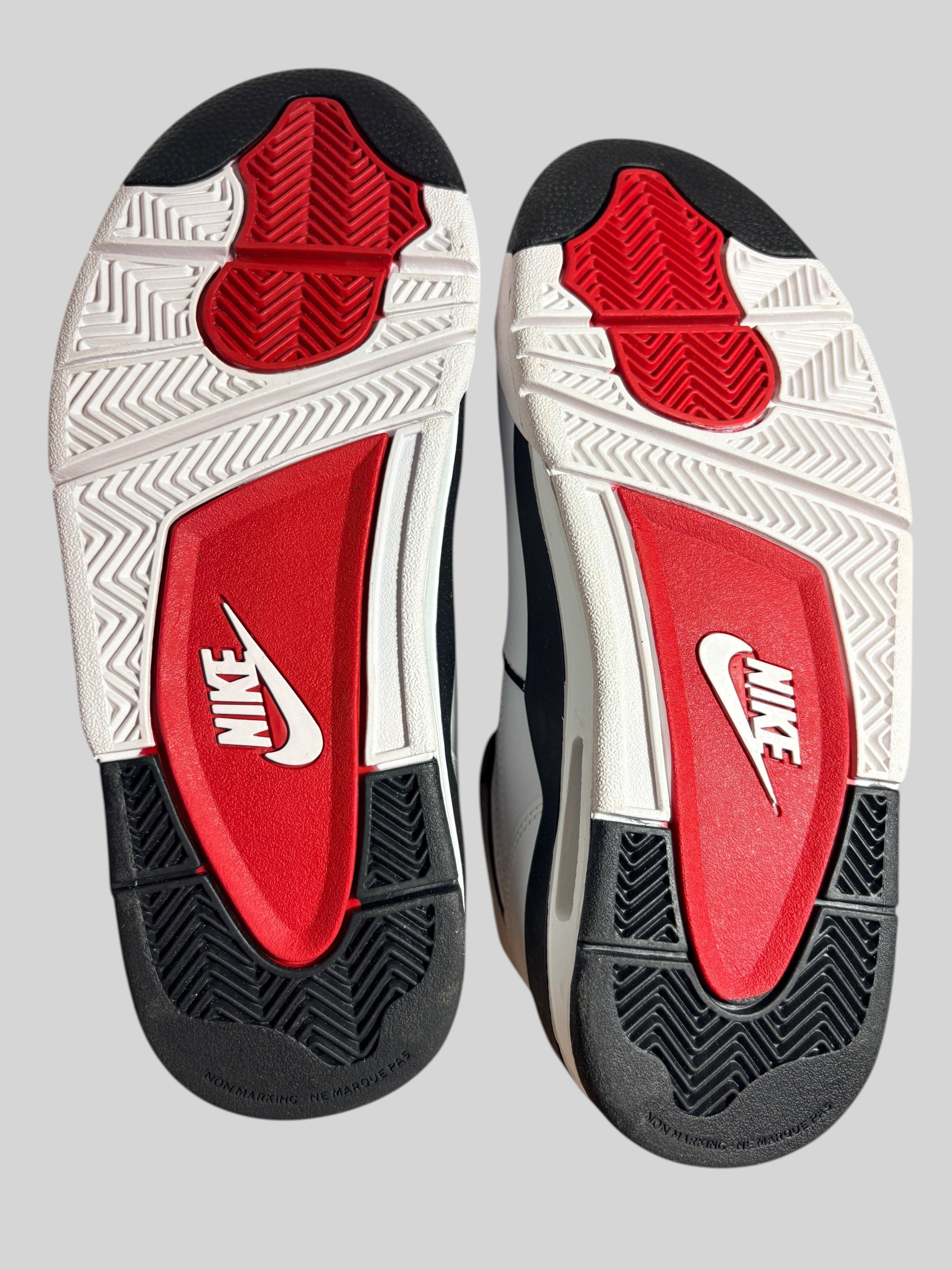 Semelles extérieures en caoutchouc rouge, blanc et noir des baskets FASHION SC Nike Air Flight 89 GS