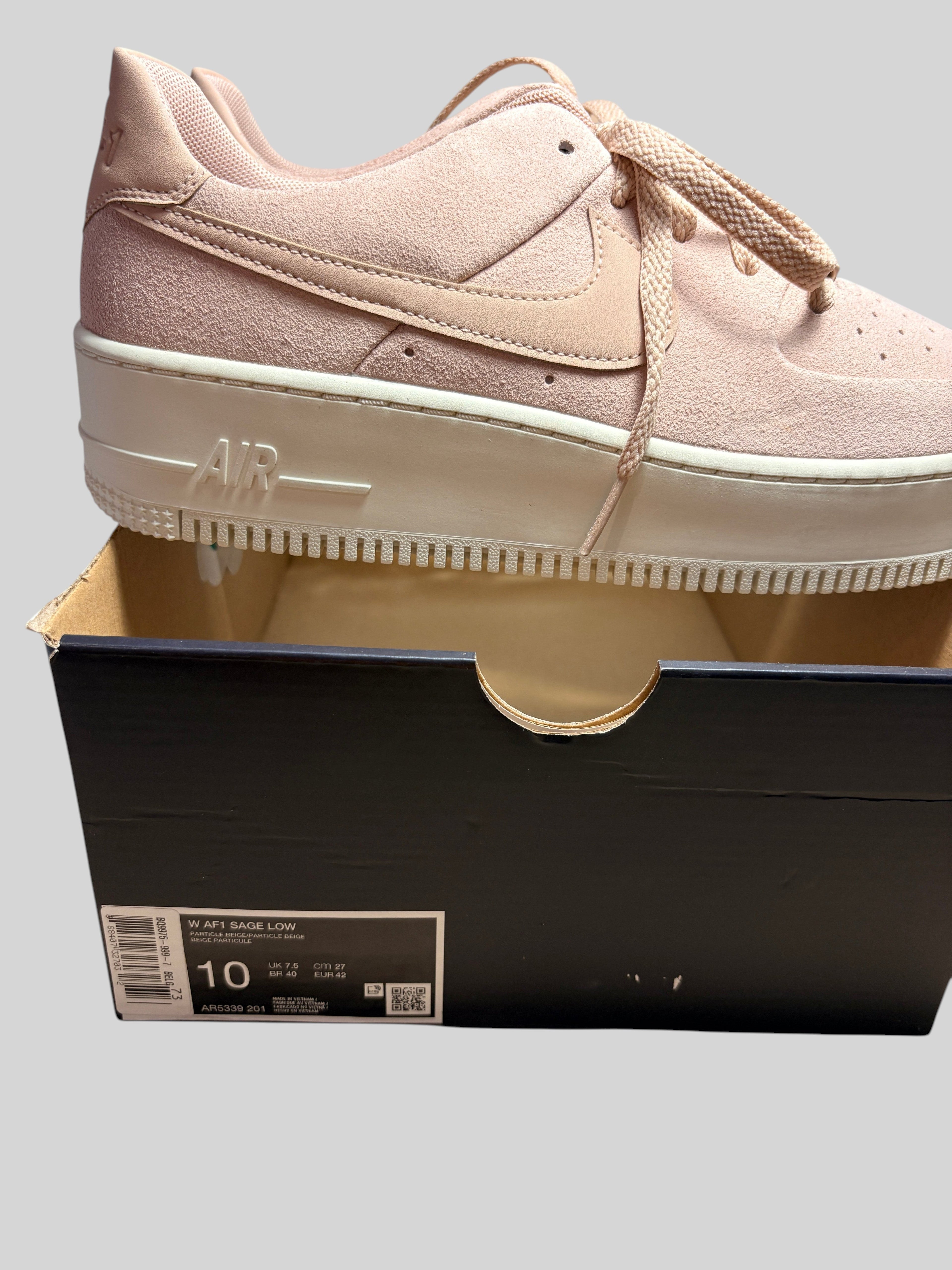 Baskets FASHION SC Nike Air Force 1 Sage Low en cuir suédé beige rosé avec semelle compensée Phantom