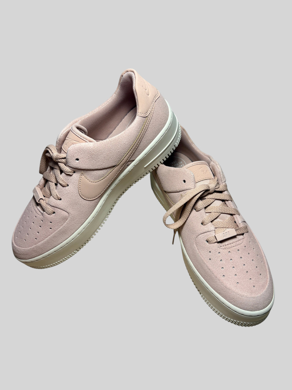 Baskets FASHION SC Nike Air Force 1 Sage Low en cuir suédé beige rosé avec semelle compensée Phantom