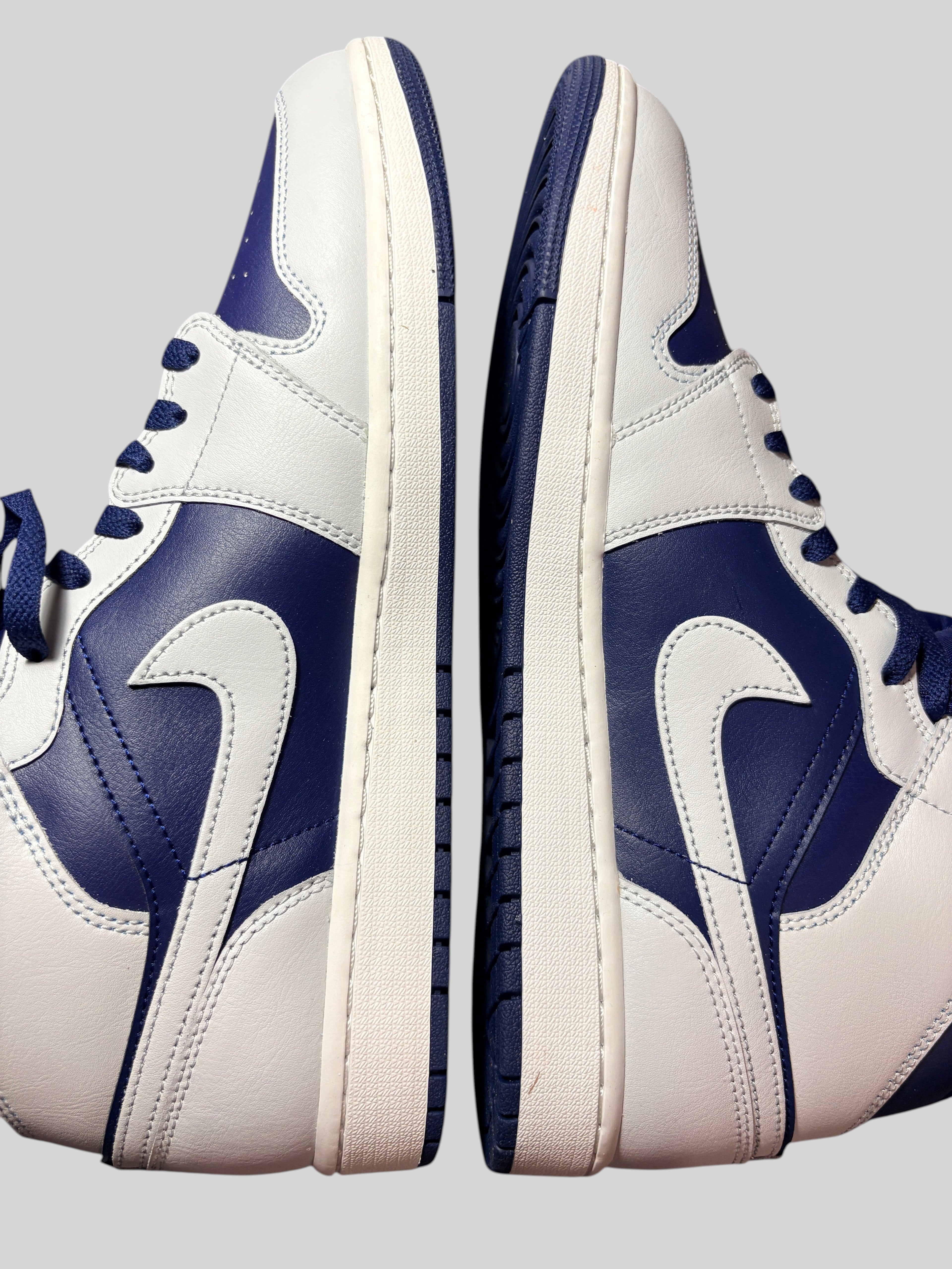 Baskets FASHION SC Nike Air Jordan 1 Mid Blue Void en cuir bleu et blanc avec logo Swoosh contrastant