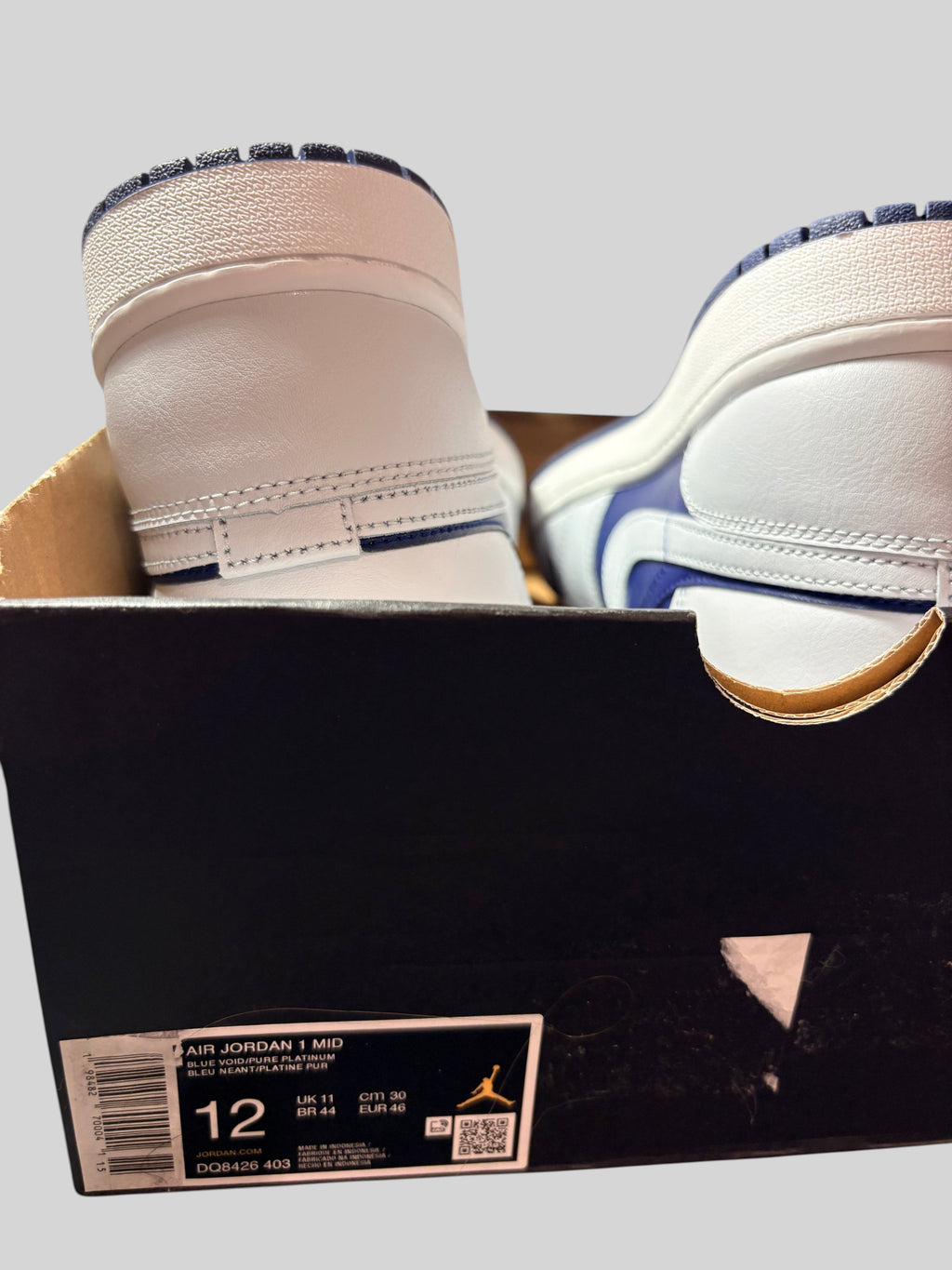 Baskets FASHION SC Nike Air Jordan 1 Mid Blue Void dans leur boîte d'origine avec étiquette de pointure visible