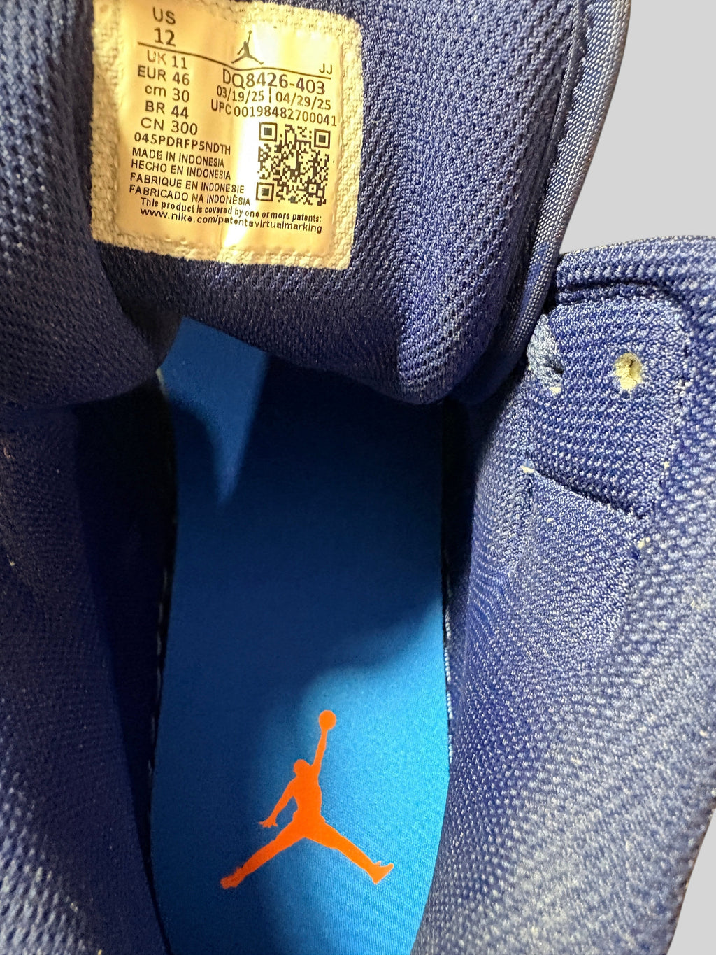 Etiquette intérieure FASHION SC Nike Air Jordan 1 Mid Blue Void avec logo Jumpman orange sur la semelle intérieure