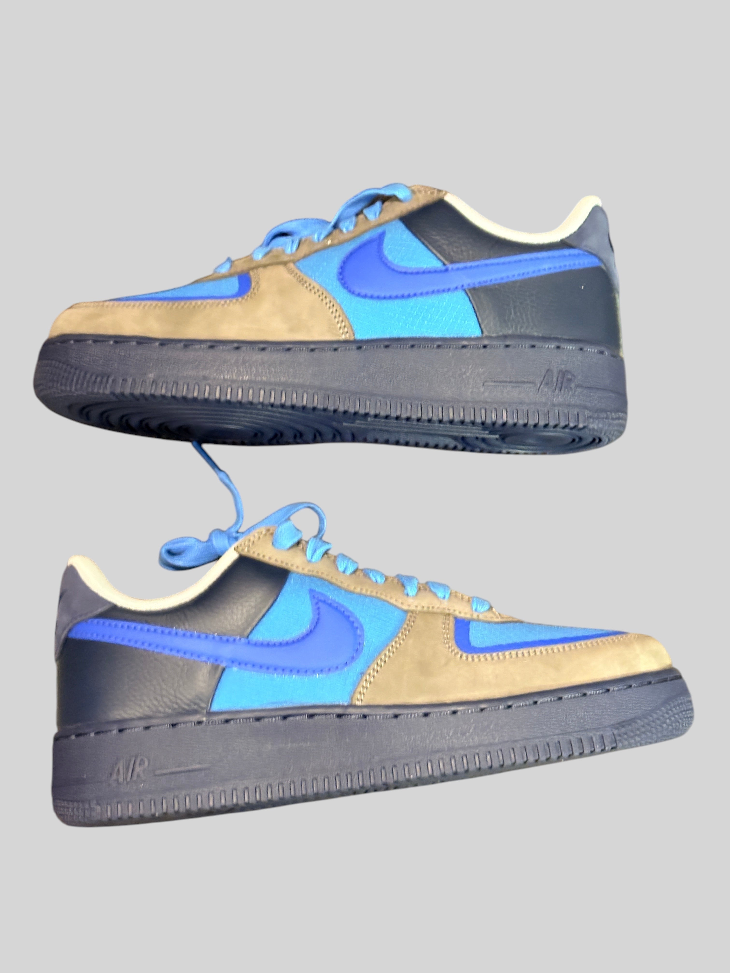 Baskets FASHION SC Nike Air Max aux tons bleu et beige avec détails en cuir et mesh, vue latérale