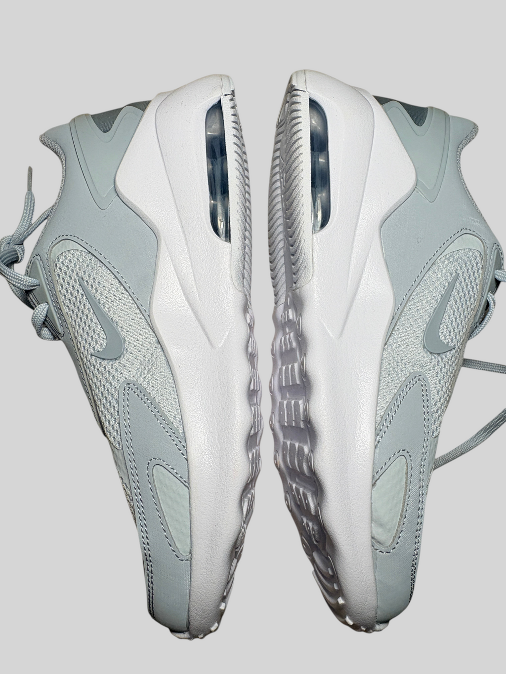 Baskets Nike Air Max Bolt FASHION SC gris clair et blanc en mesh avec amorti Air Max visible, neuves avec étiquette.