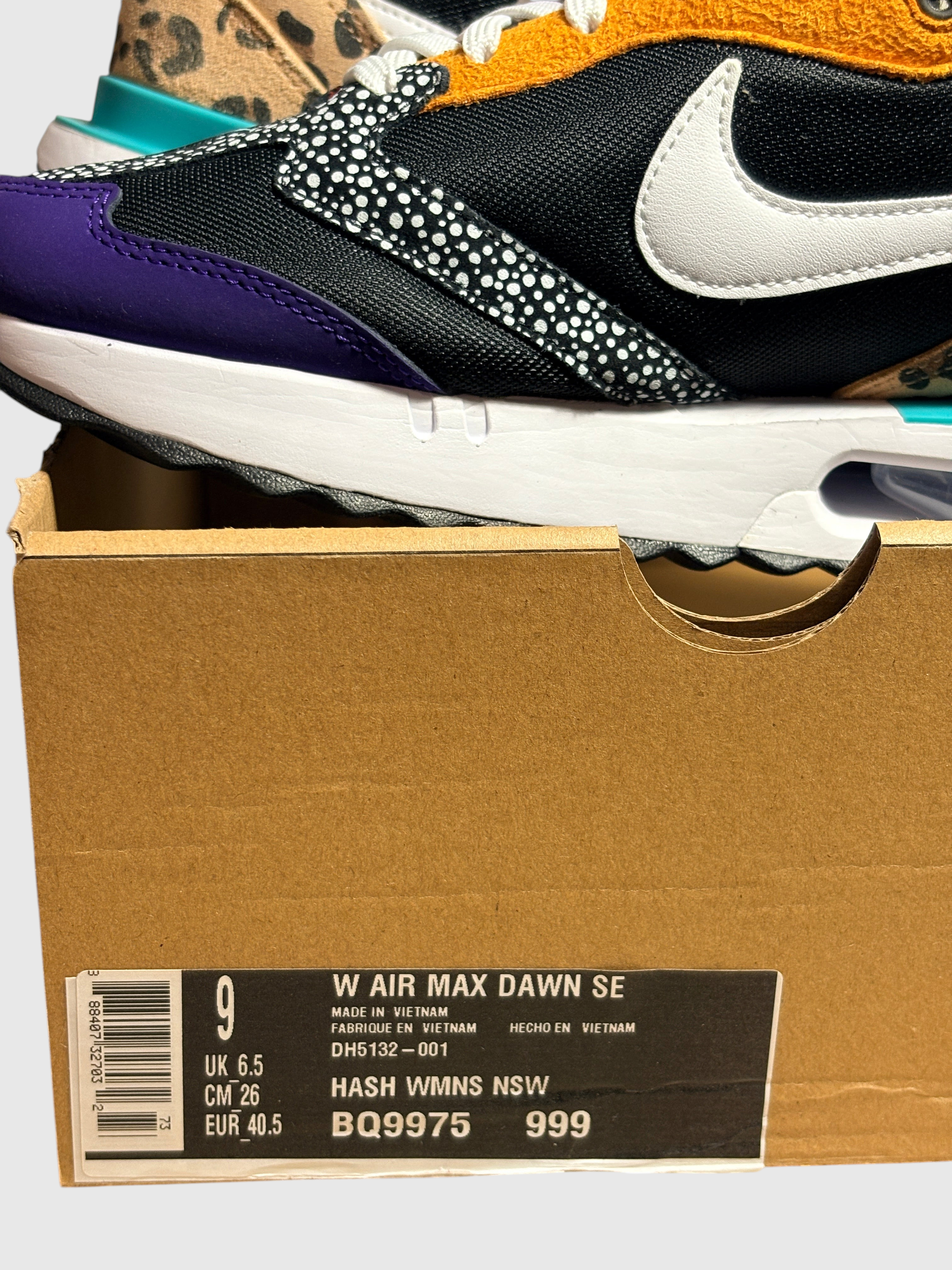 Baskets FASHION SC Nike Air Max Dawn SE Safari Animal multicolores avec détails léopard et mouchetés sur boîte