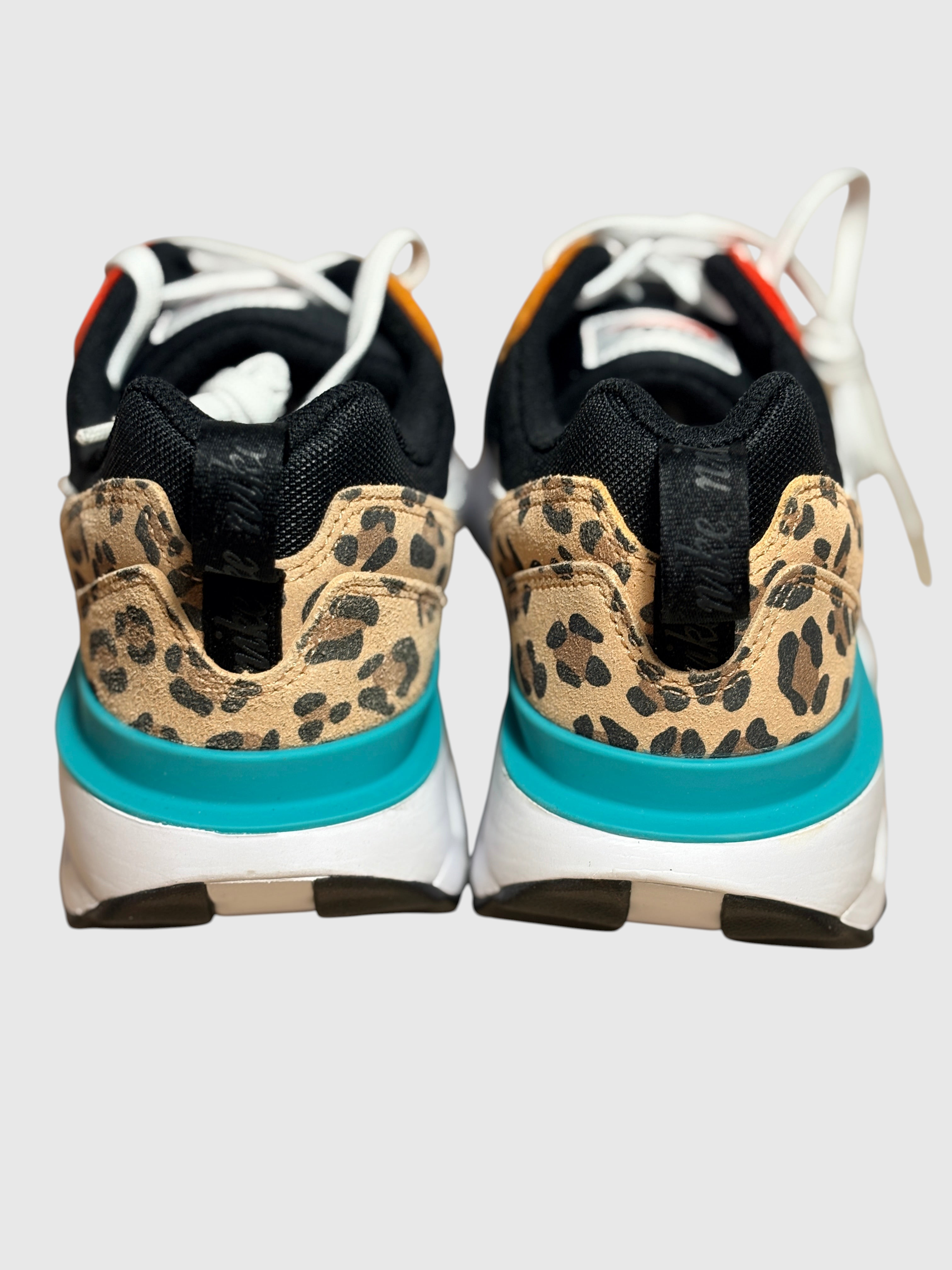 Vue arrière des baskets FASHION SC Nike Air Max Dawn SE Safari Animal avec talon à imprimé léopard et détails colorés