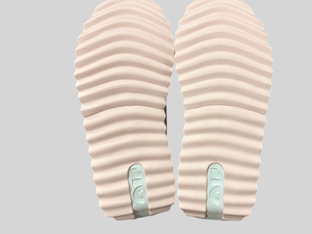 Semelles extérieures crantées rose poudré des baskets Nike Air Max Dawn WMNS de FASHION SC