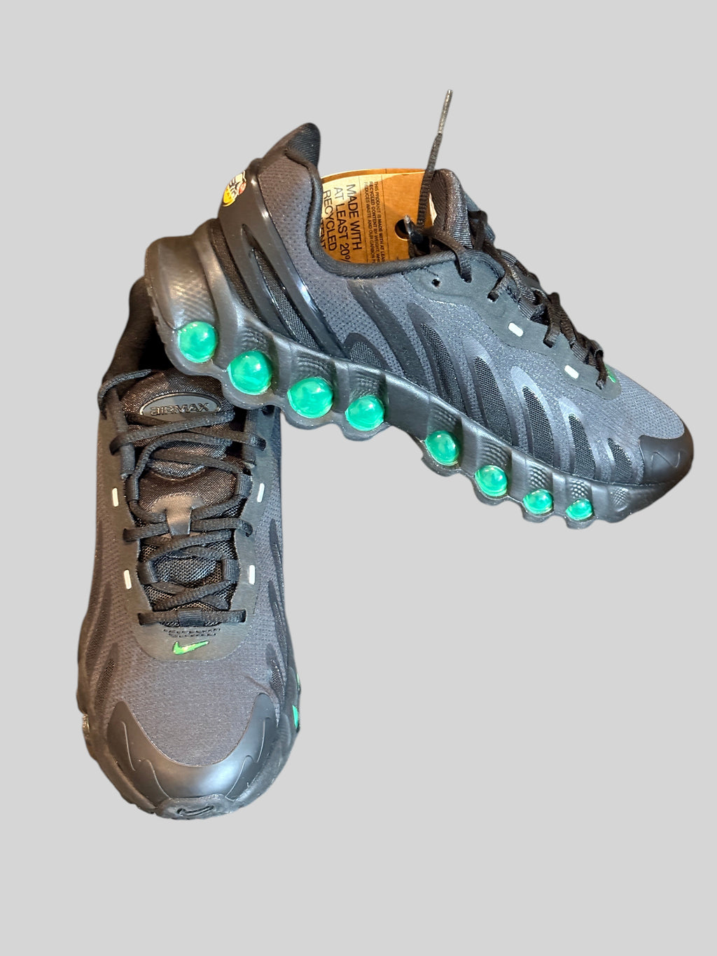 Baskets FASHION SC Nike Air Max Dn8 GS noires avec détails Green Strike et technologie d'amorti Dynamic Air visible
