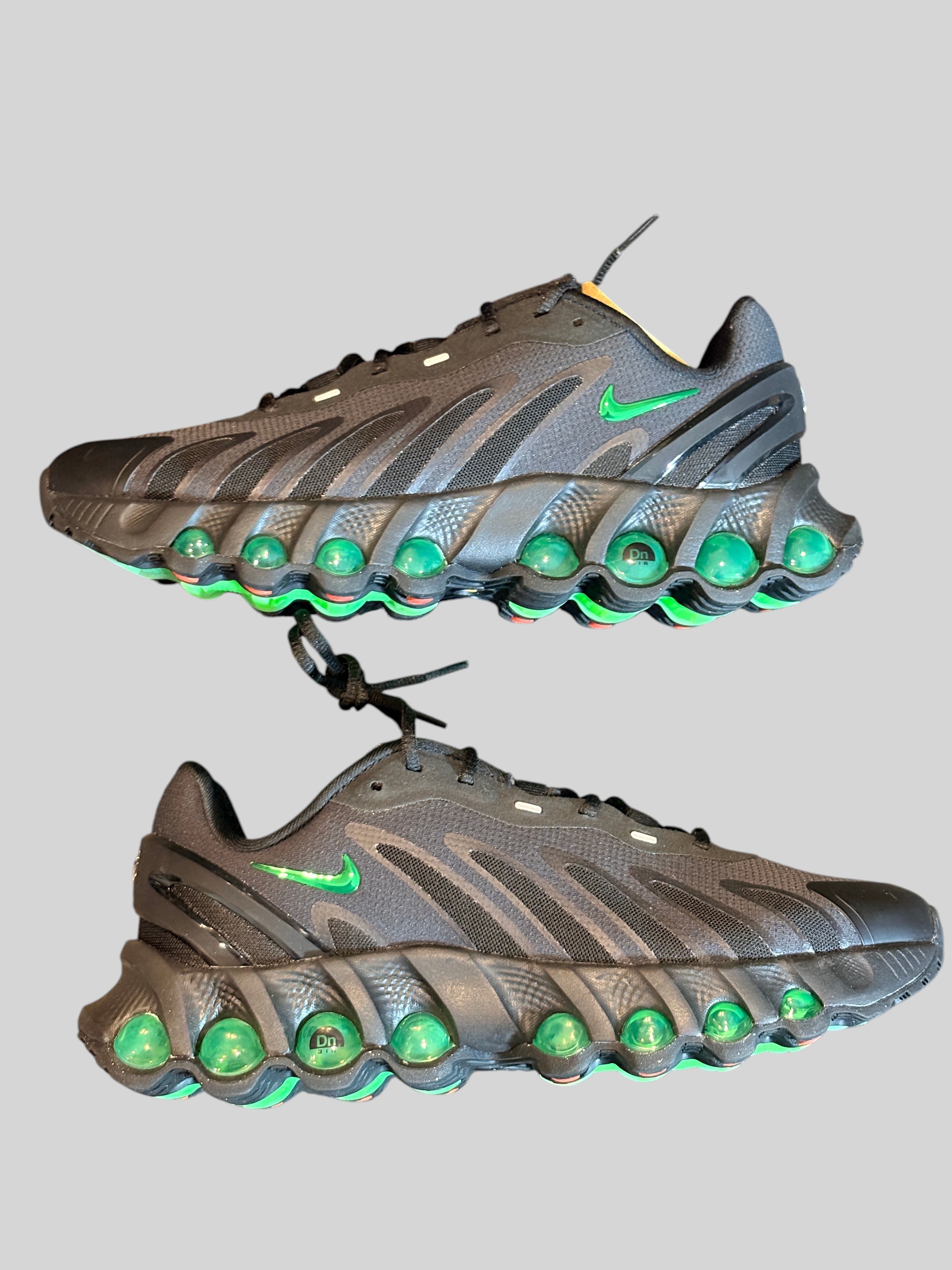 Baskets FASHION SC Nike Air Max Dn8 GS noires avec détails Green Strike, empeigne en mesh et amorti Dynamic Air