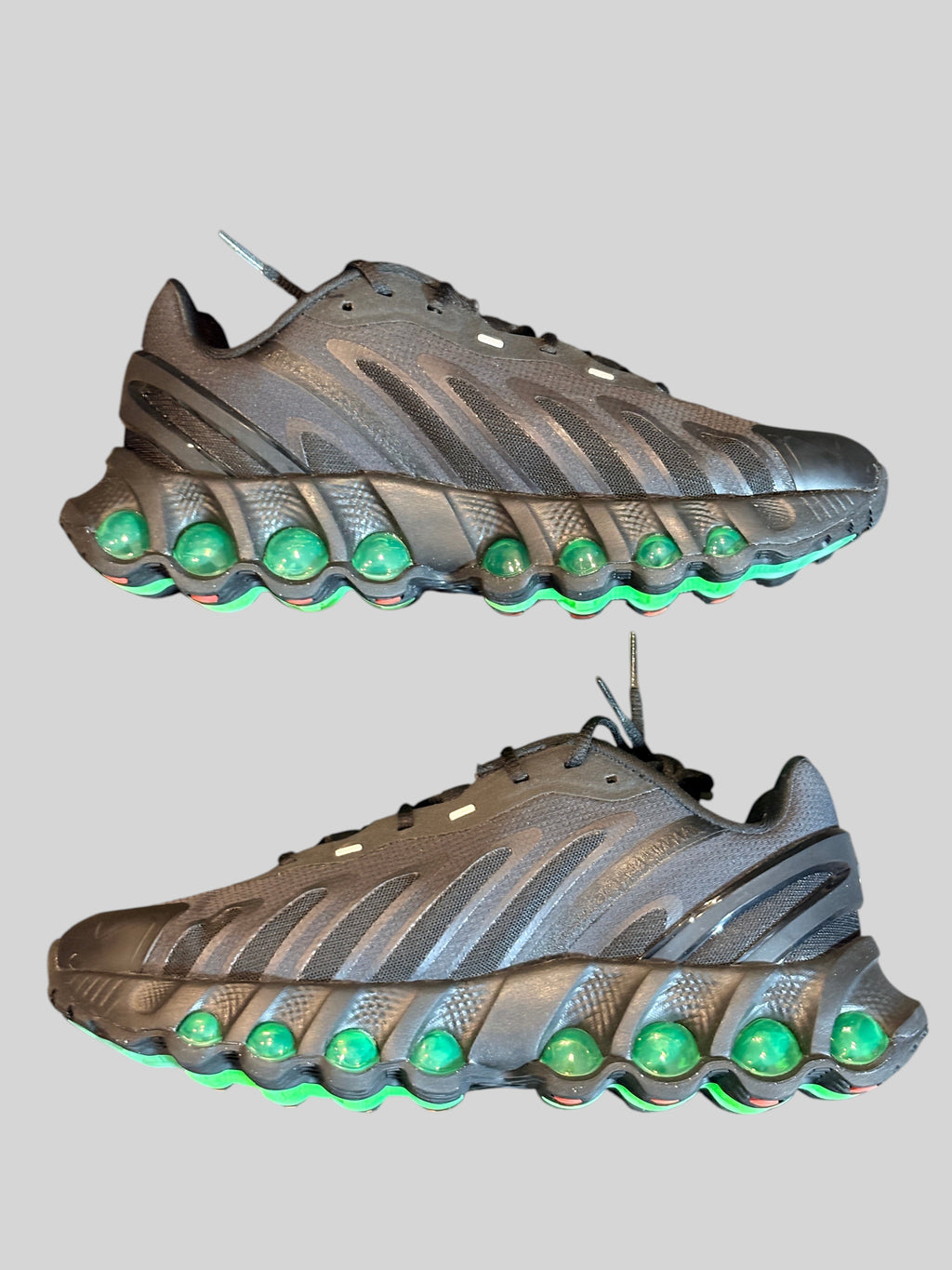 Baskets FASHION SC Nike Air Max Dn8 GS noires avec amorti Dynamic Air vert fluo et empeigne en mesh respirant