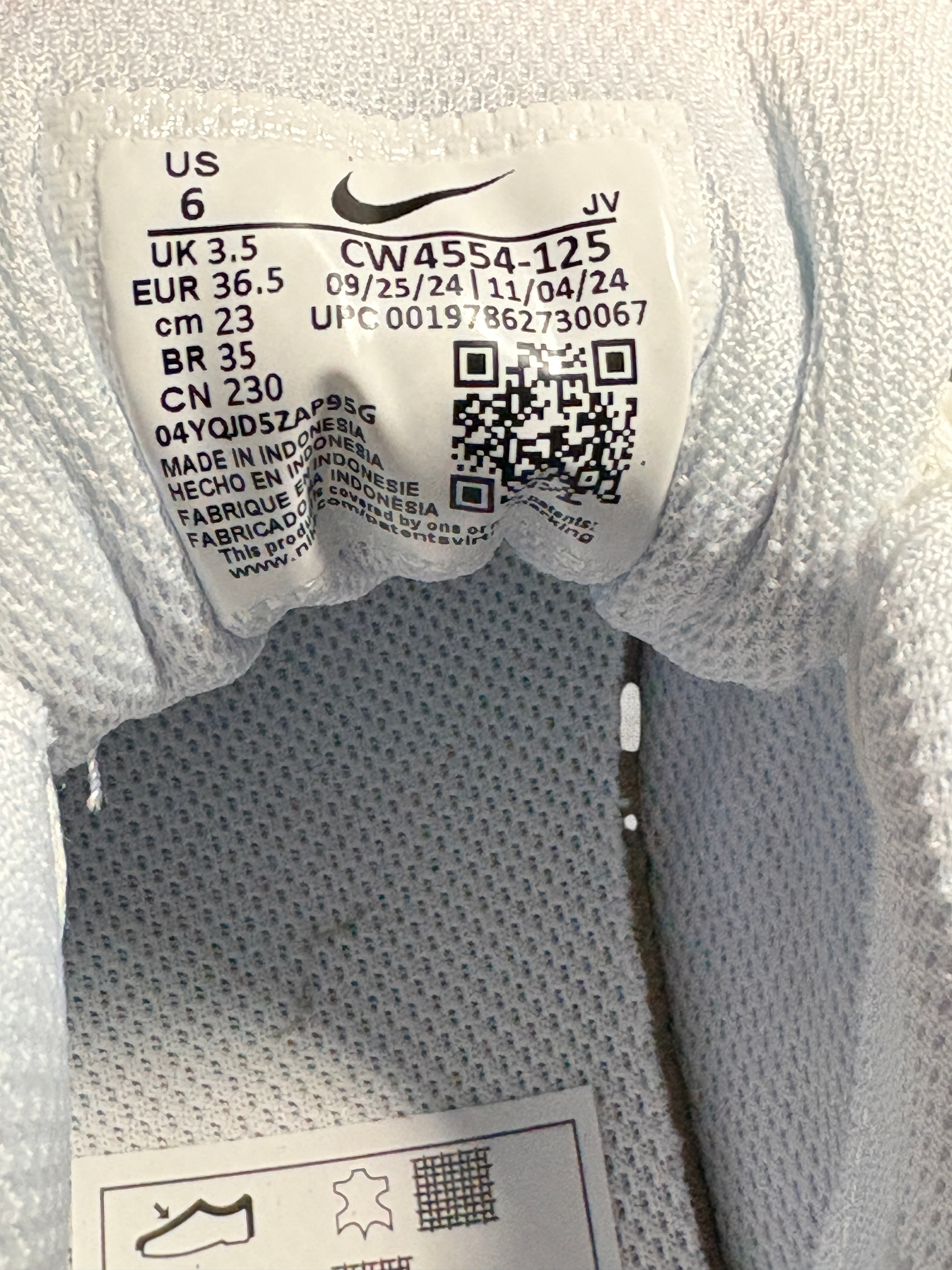 Étiquette intérieure de taille FASHION SC Nike Air Max SC montrant la pointure 36.5 et le code SKU CW4554-125