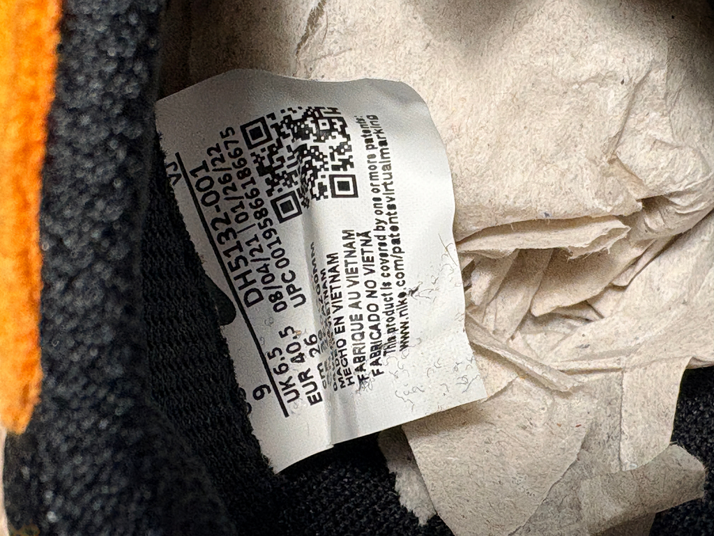 Etiquette de taille et code produit Nike Air Max Dawn SE Safari Animal chez FASHION SC