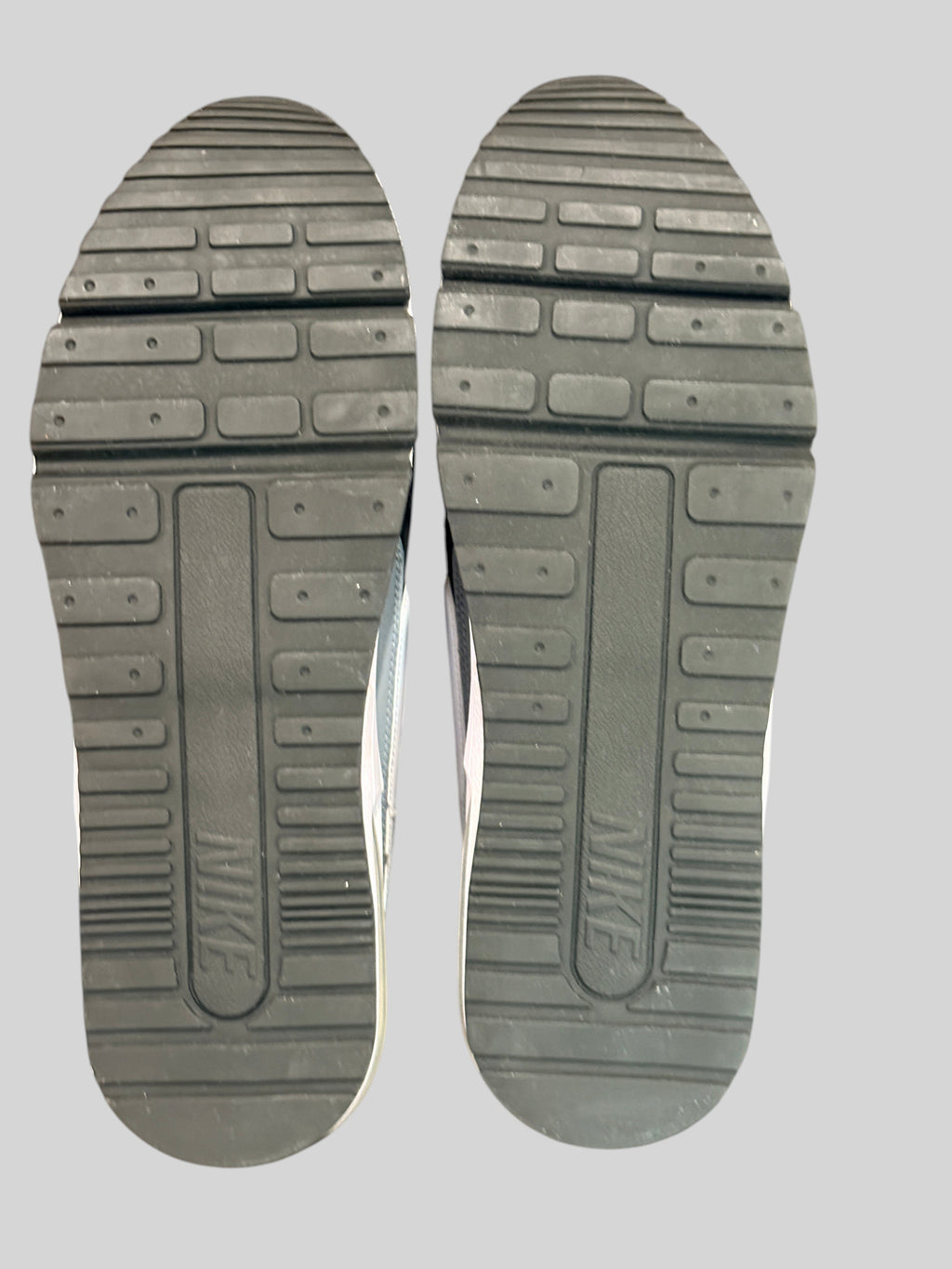 Semelles extérieures en caoutchouc noir des baskets Nike Air Max LTD 3 FASHION SC avec motif antidérapant