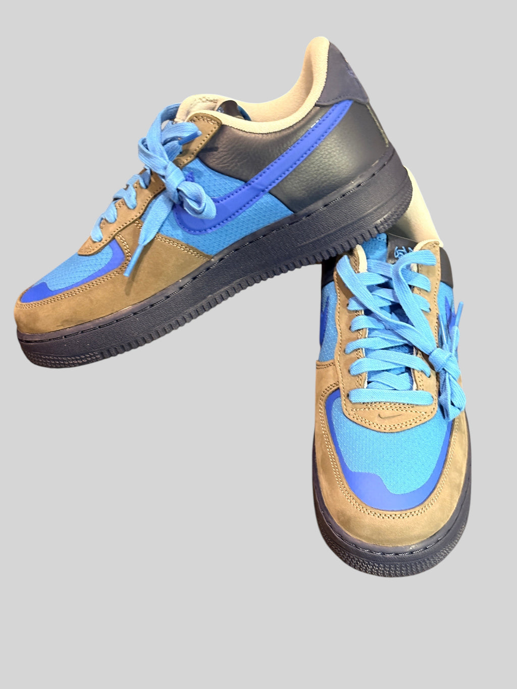 Baskets FASHION SC Nike Air Max Moto 2K en mesh et cuir bleu, beige et anthracite avec lacets bleus